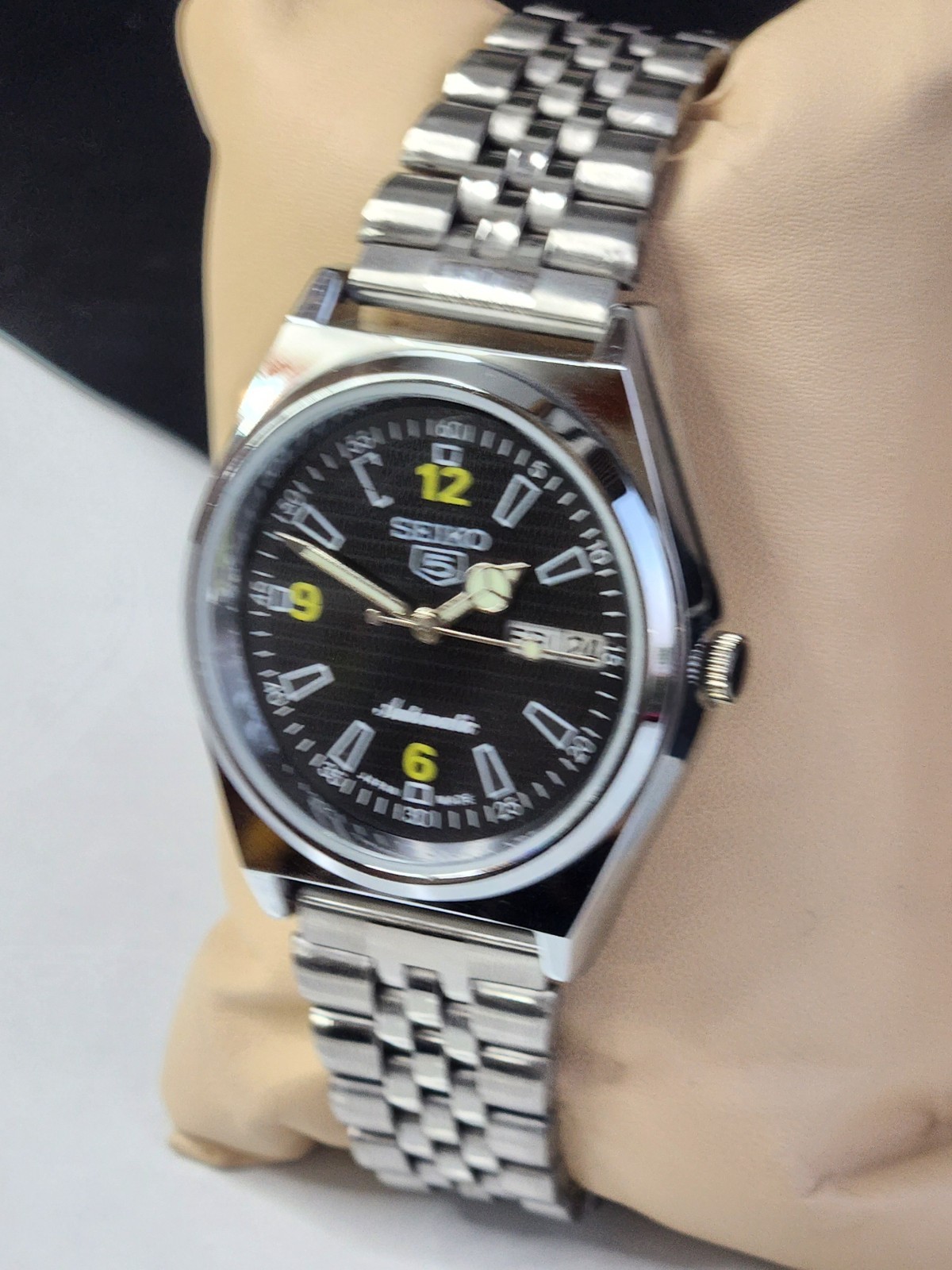 Vintage Seiko 5 Automatic 6309 17 Jewels Gentlemen’s Wrist Watch-Free Shipping