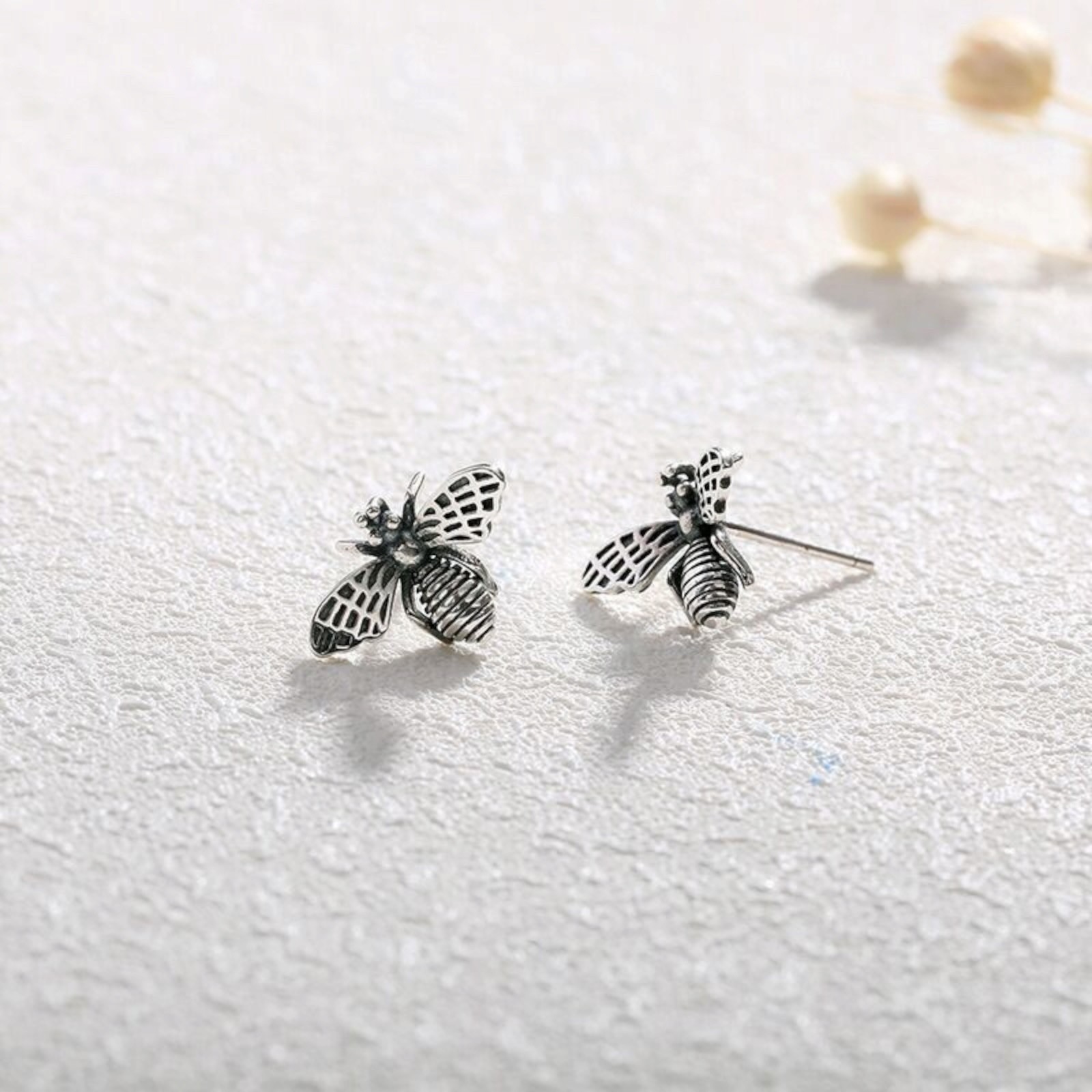 Honeybee 925 Sterling Silver Retro Bee Hypo-Allergenic Post Stud Earrings C45