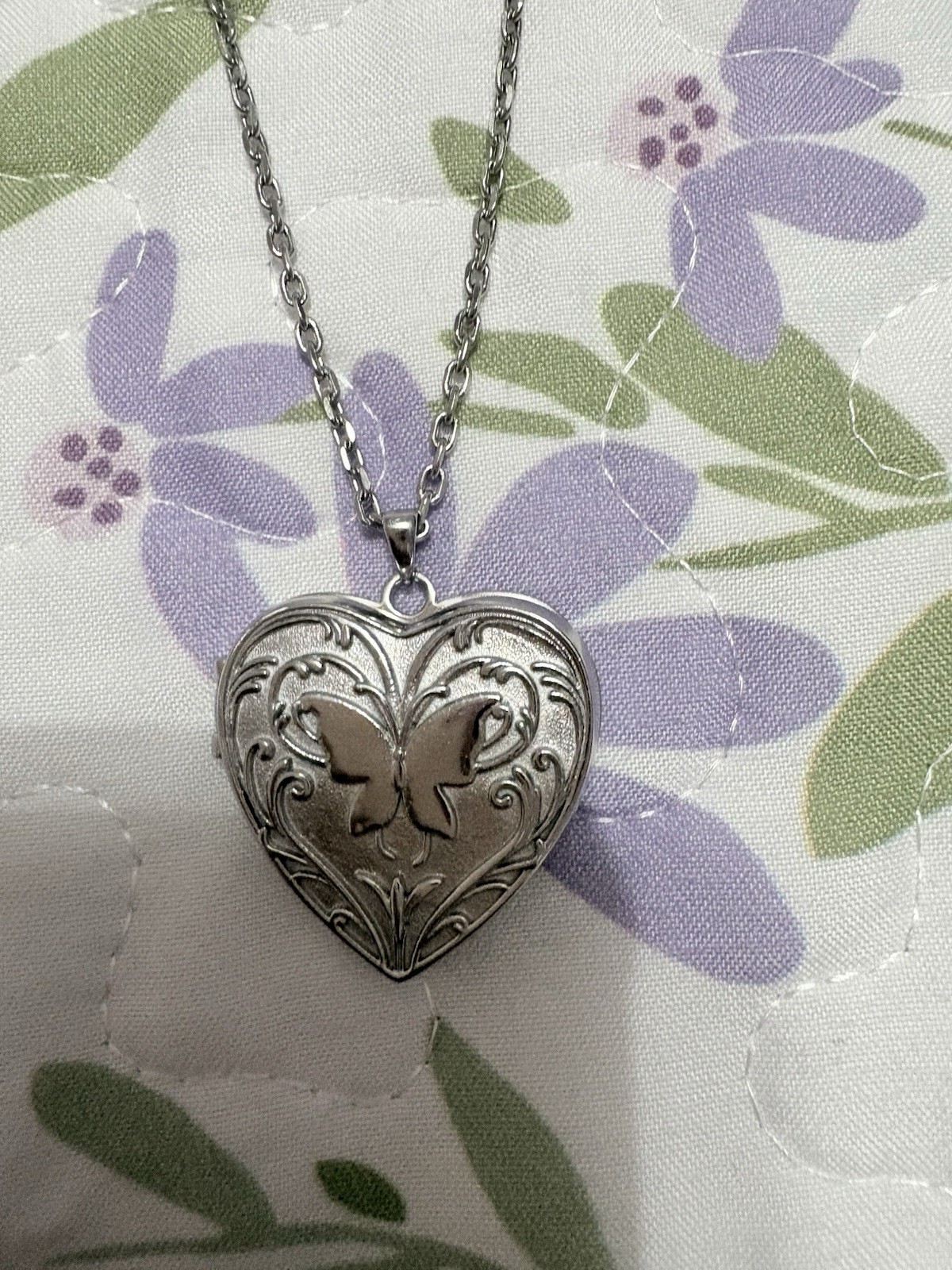 Silver Tone Heart Photo Locket Pendant Necklace Cable Chain Love Theme No Stone