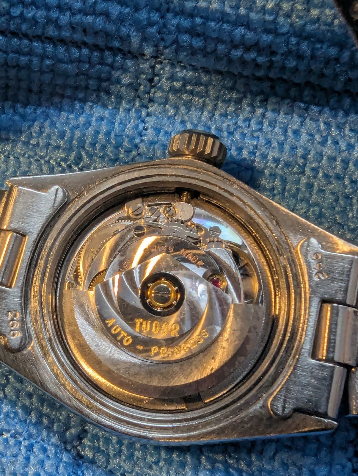 Vintage Tudor Princess Oyster 7597/0 – 1970/72 – Small Rose – Rolex Case/Crown.