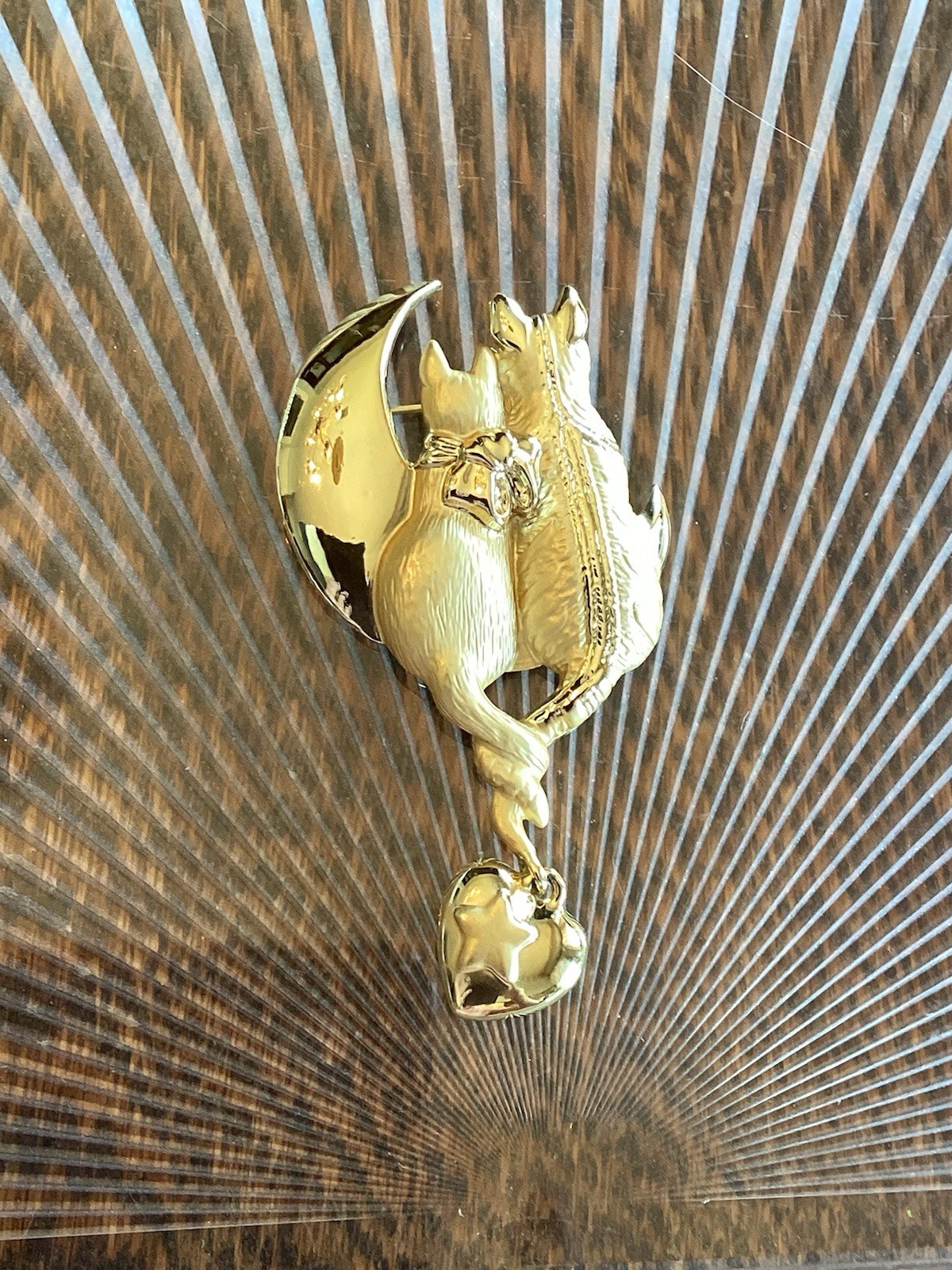 Cat Brooch Lovers Moon & Dangling Heart Pin Gold Tone Metal VTG 3” AJC Cattails