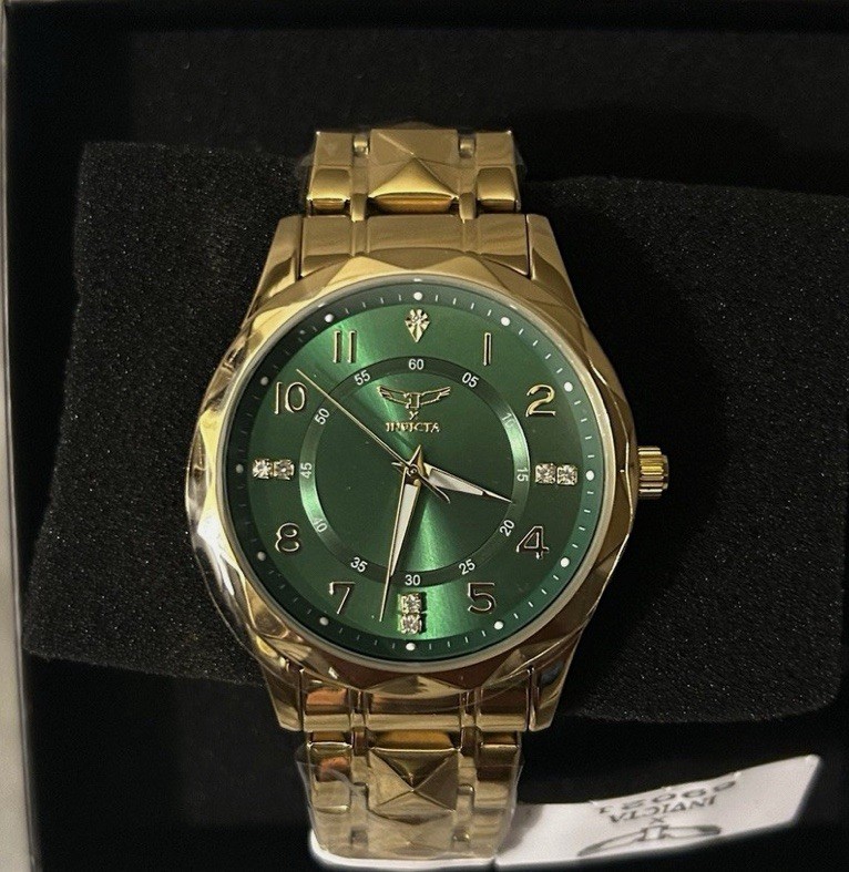 New In Box Men’s Invicta Watch Model 69021 Beautiful 43mm Green And Gold Design