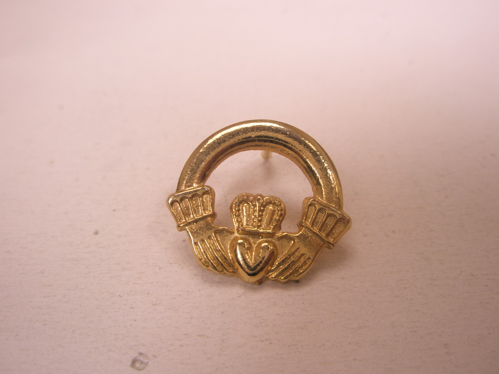 Claddagh Ring Vintage Tie Tack Lapel Pin love loyalty friendship t91