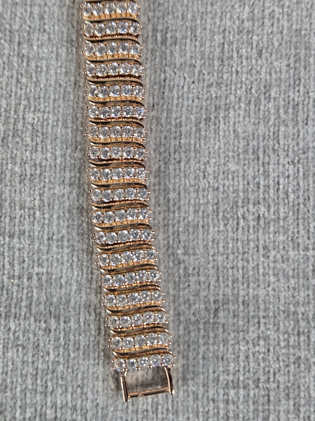 DAN BURY MINT -Shimmering 14kt rose gold-tone, elegant copper-alloy bracelet