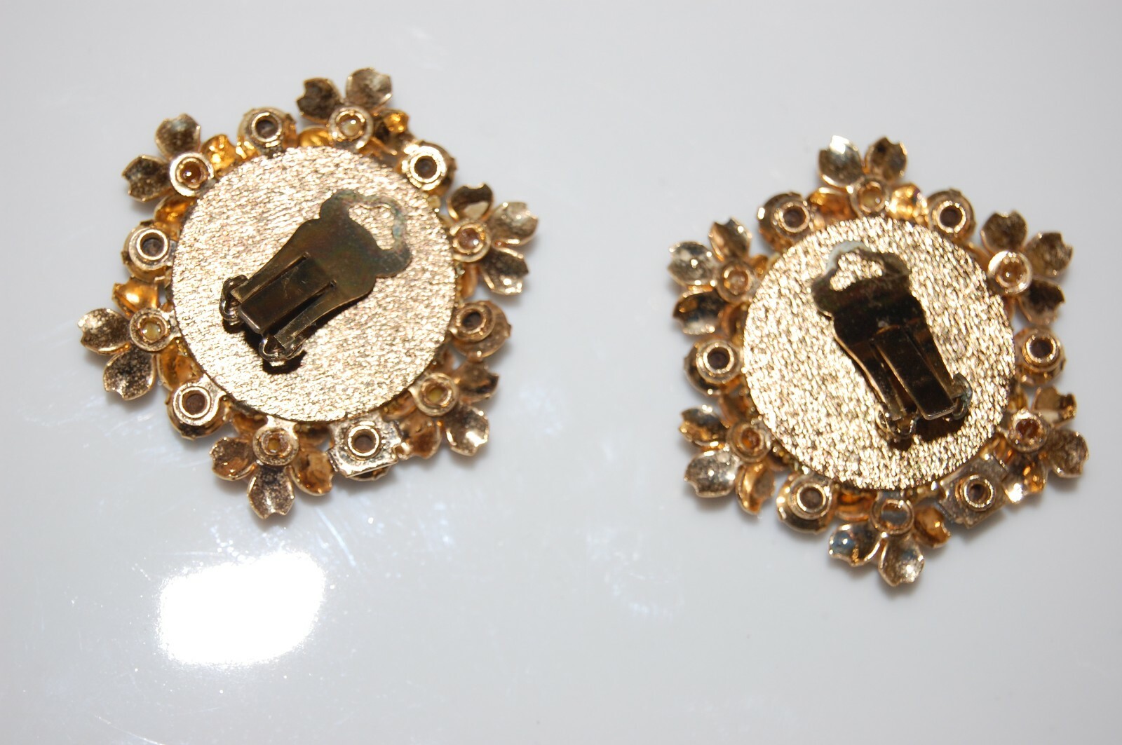 Elegant Vtg 1980’s Golden Flower Design Gold Lame Beaded Statement Clip Earrings