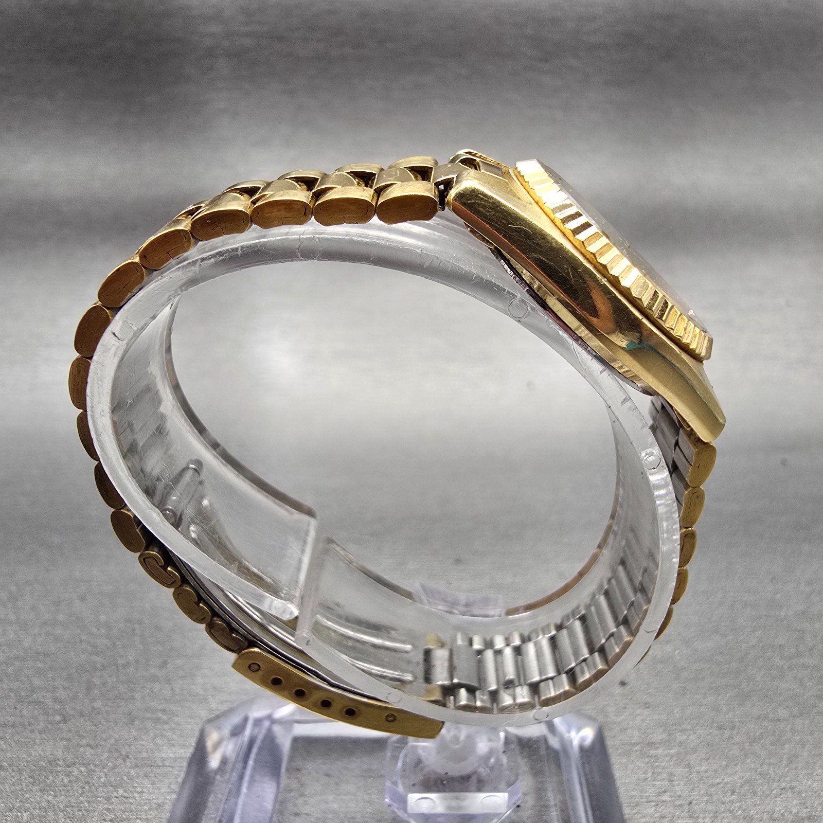 Seiko SQ Watch Women 24mm Gold Dial Gold Tone Daydate Round 2A23-0039 New Batt