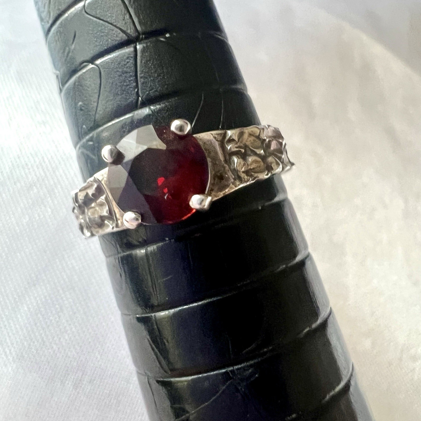 KBN Sterling Silver 925 Designer Signed Garnet Gemstone Ring Size 5.25
