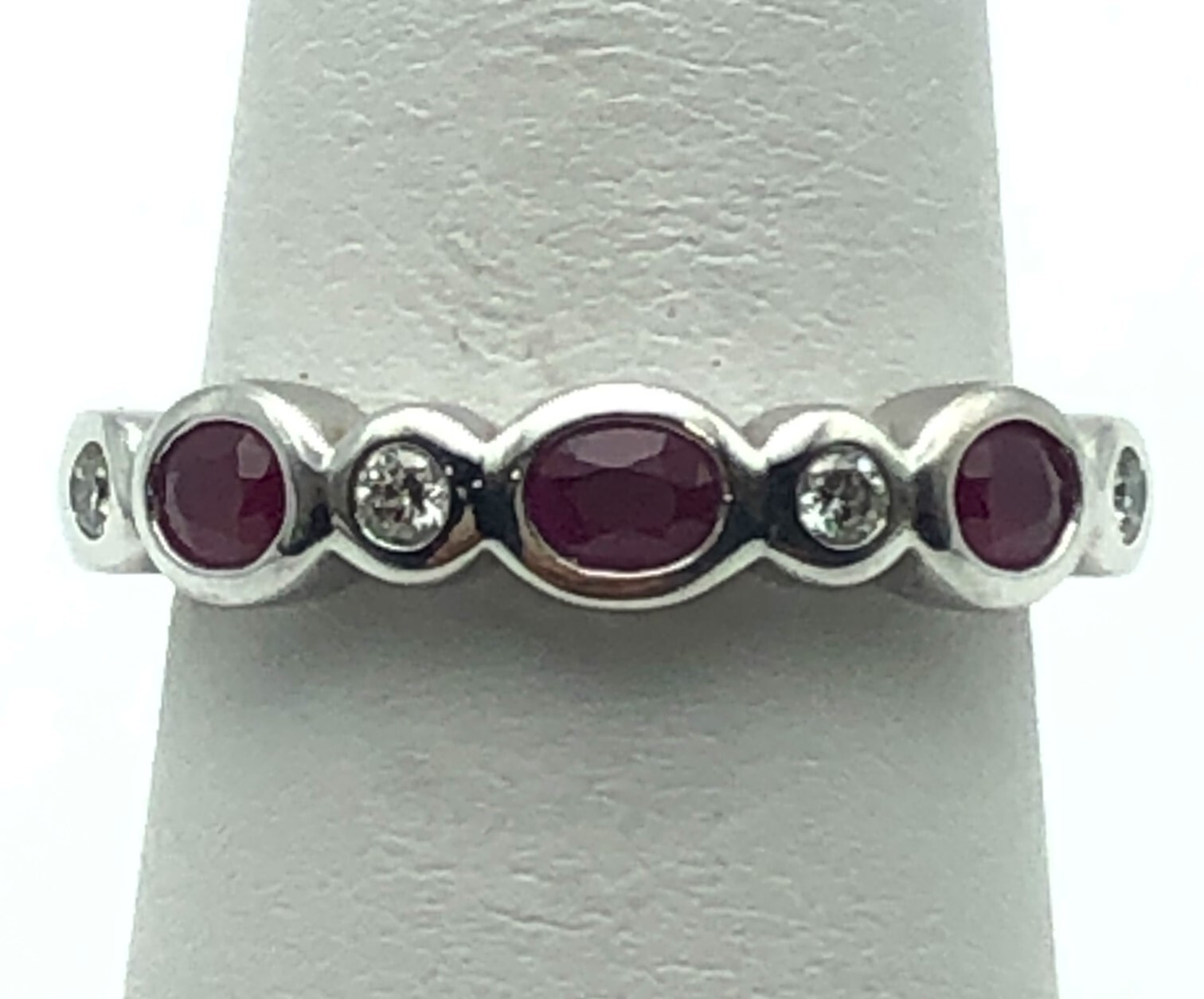 14k White Gold Ring with Natural Rubies and 0.12ctw Diamonds (Size 7) 4.1 gram