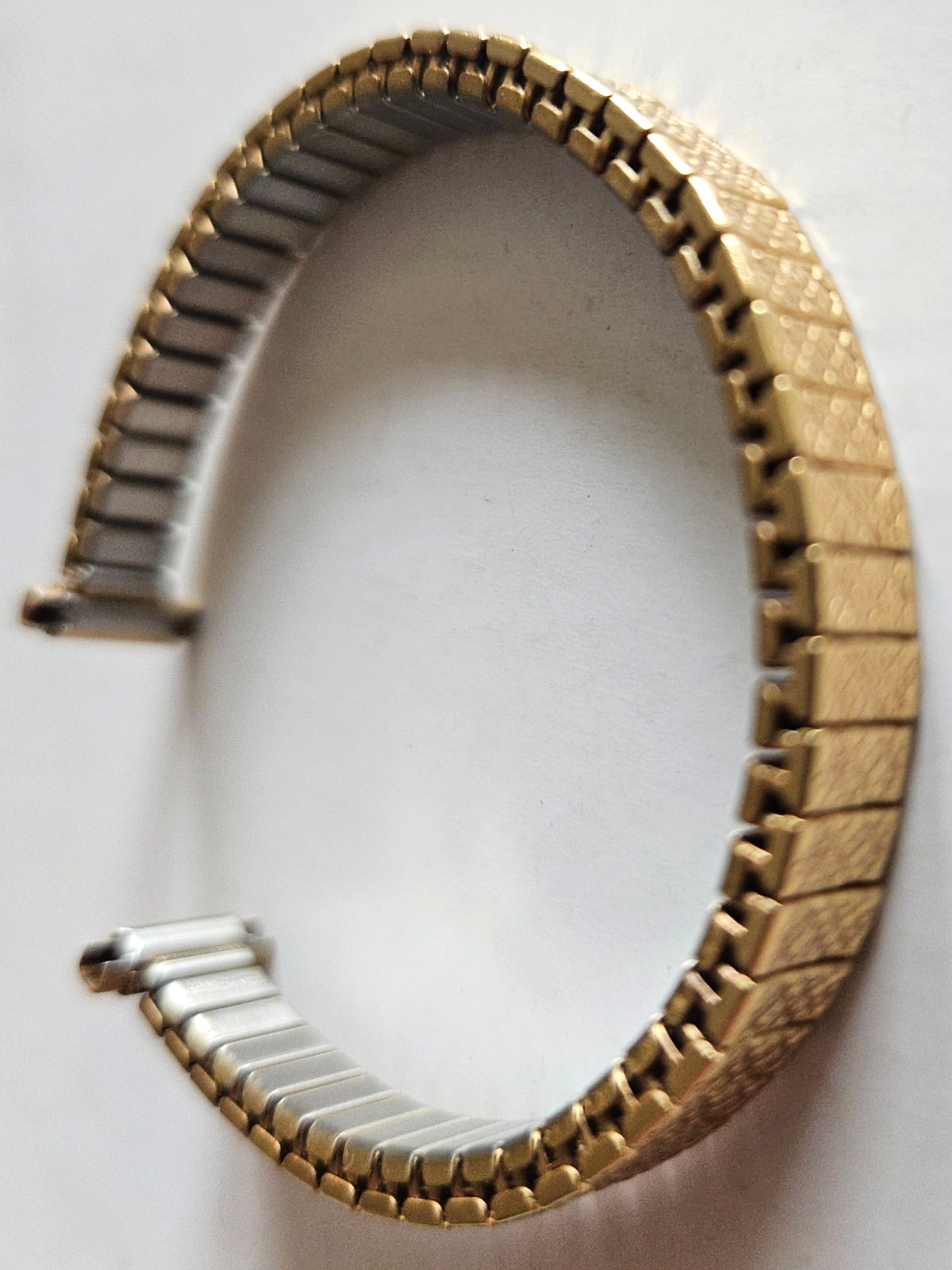 8mm – 11mm – Women Metal Elastic Watch Band ( Gold Color / 6 Inches )