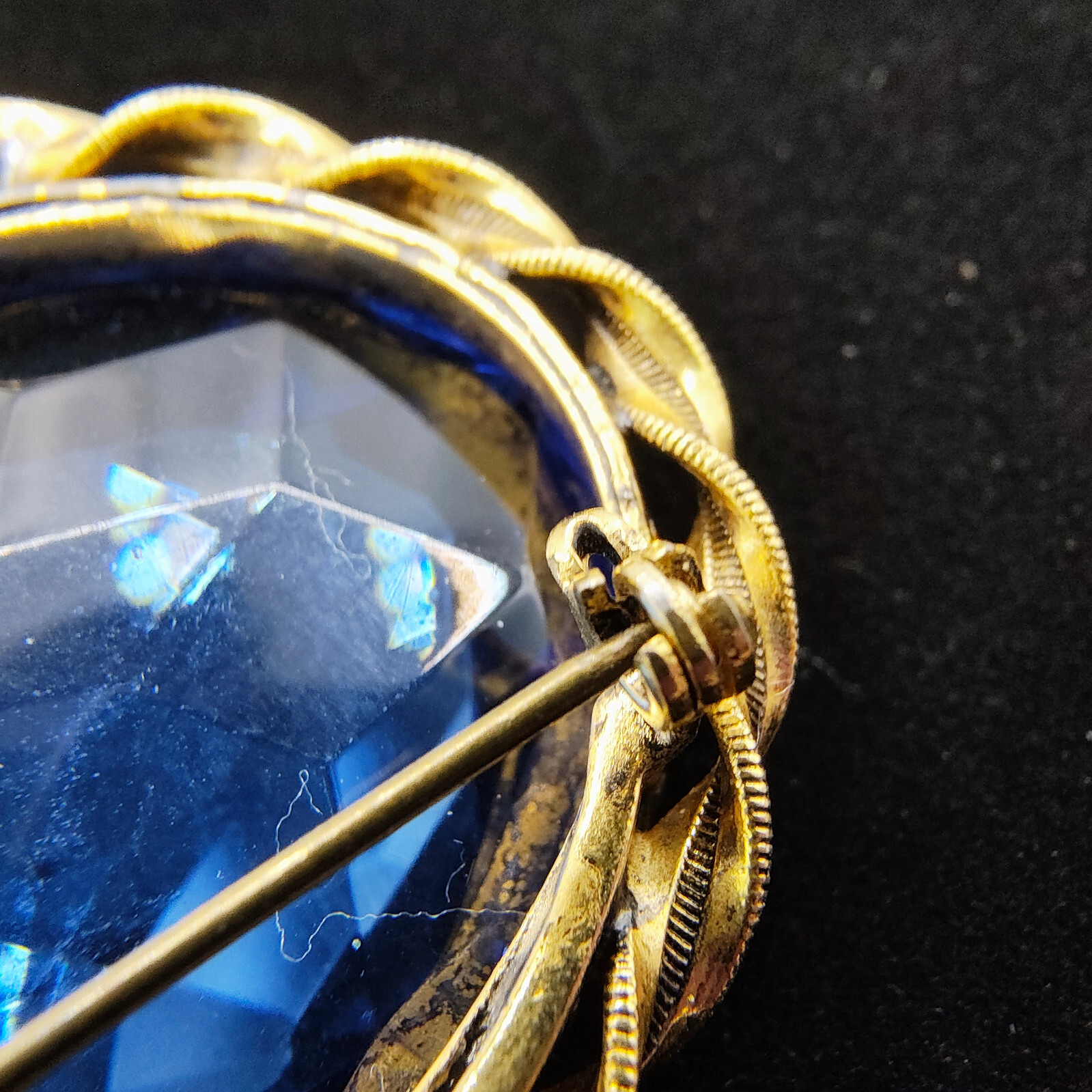 Vintage Art Deco Style Austrian Brooch Blue Paste Gold Tone Filigree Spiral Rope