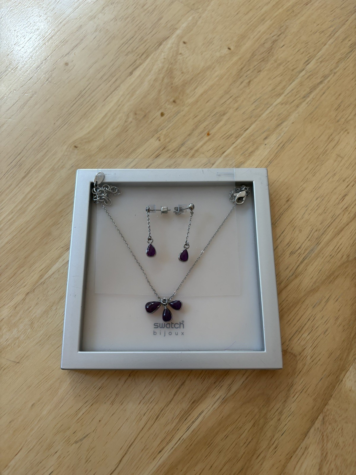 Swatch Bijoux Silver And Purple Teardrop Style Necklace And Earring Set