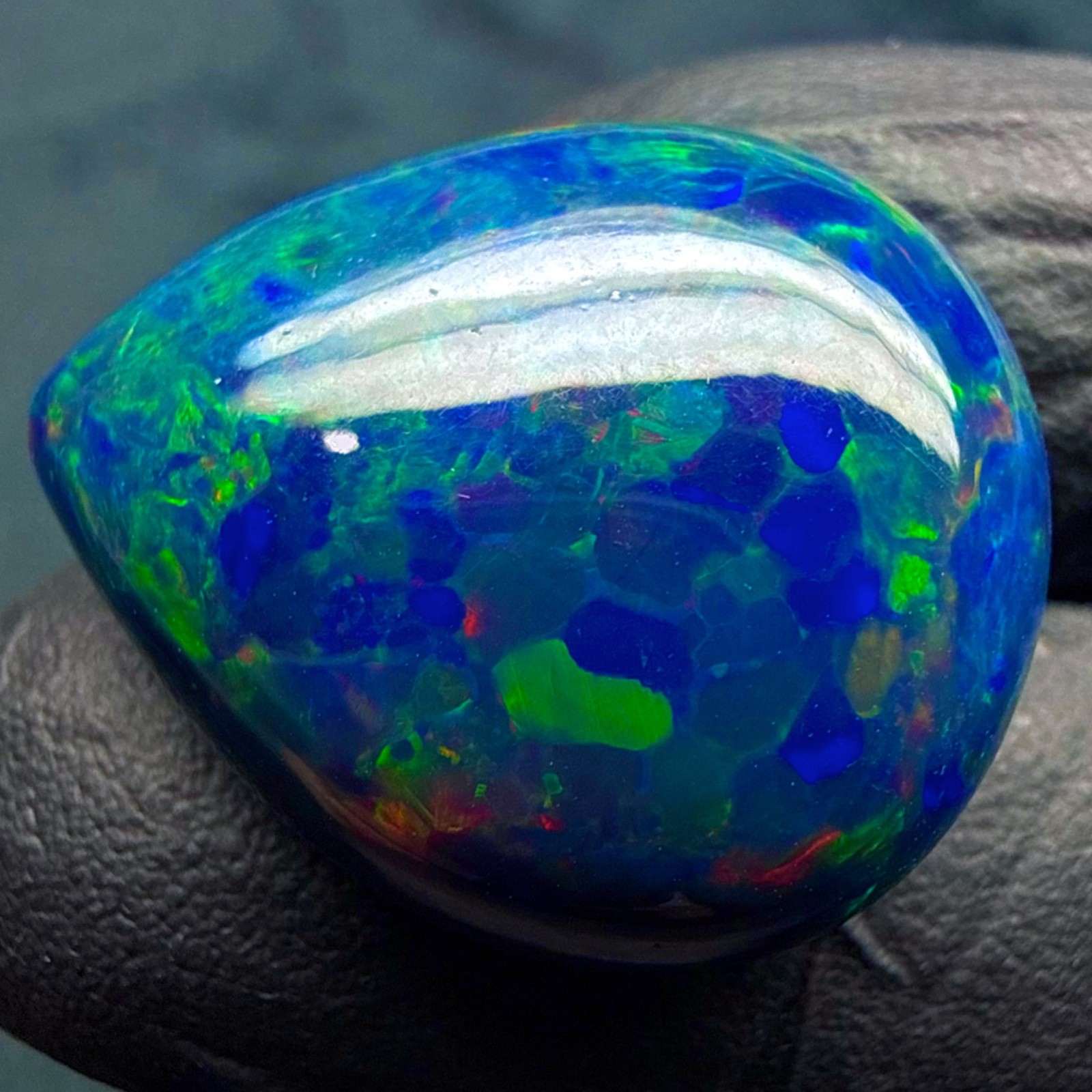 Natural opal, Ethiopian fire black honeycomb opal for jewelry 23.10 Ct 24×20 mm