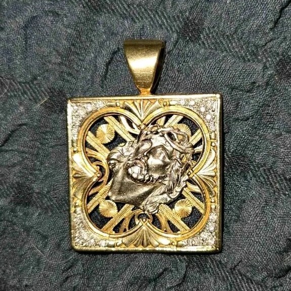Yellow & White gold 31.5 gram 24 diamonds 6 in each corner Jesus Face $3300