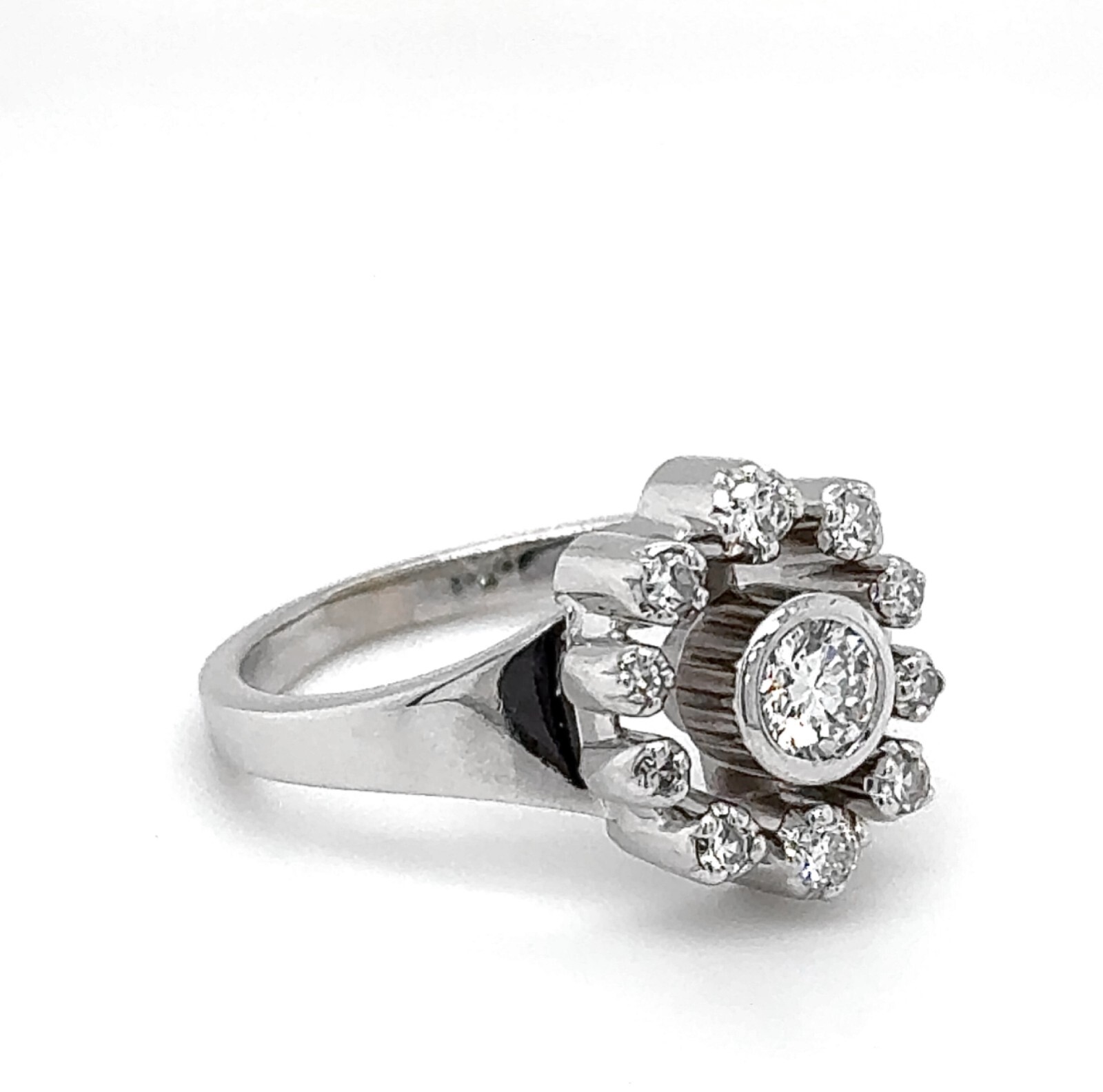 Vintage 18ct (750) White Gold Ring with Fine Diamonds