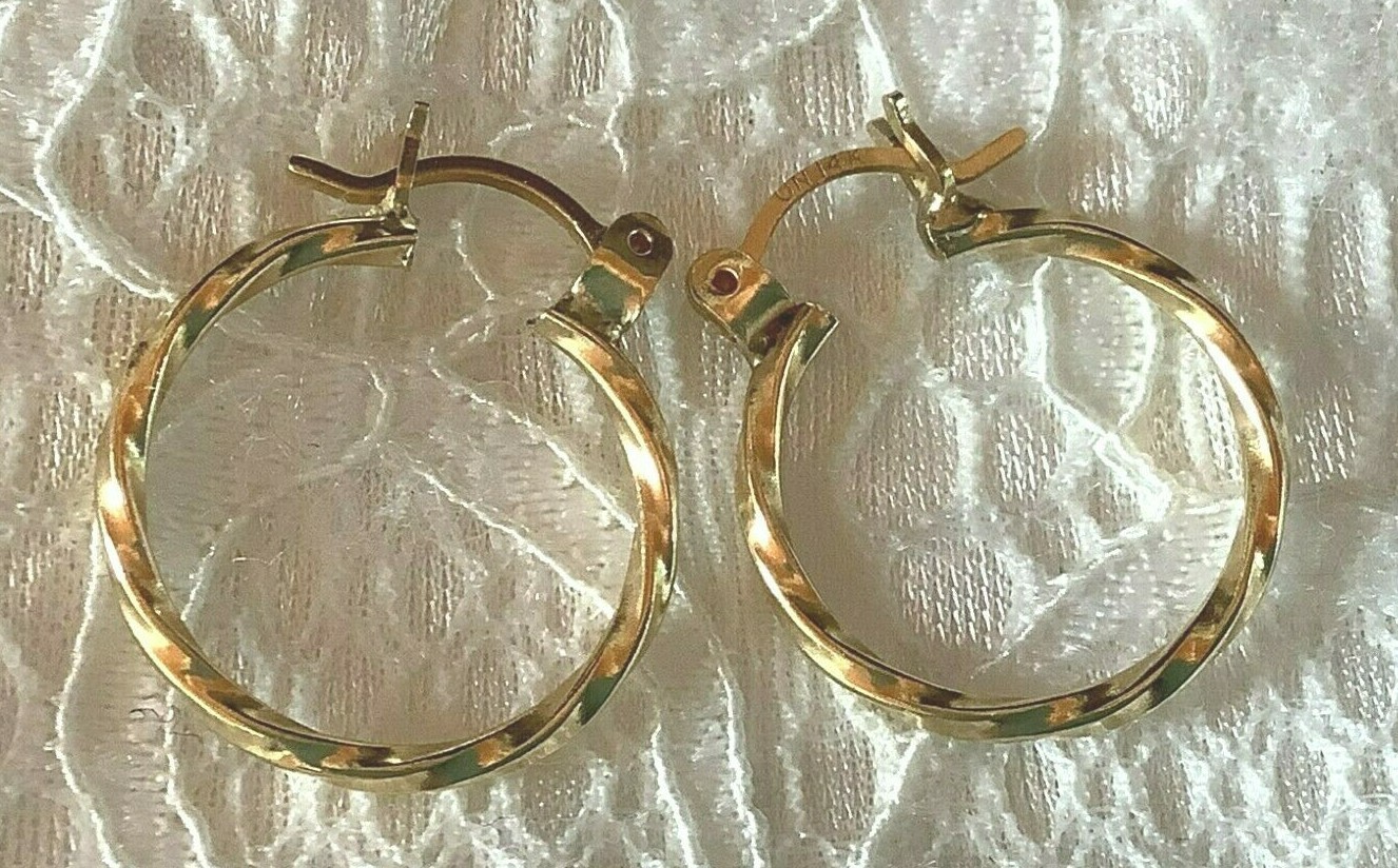 14k Yellow Gold Twisted 5/8 Inch Hoop Latch Back Earrings 1.5 grams