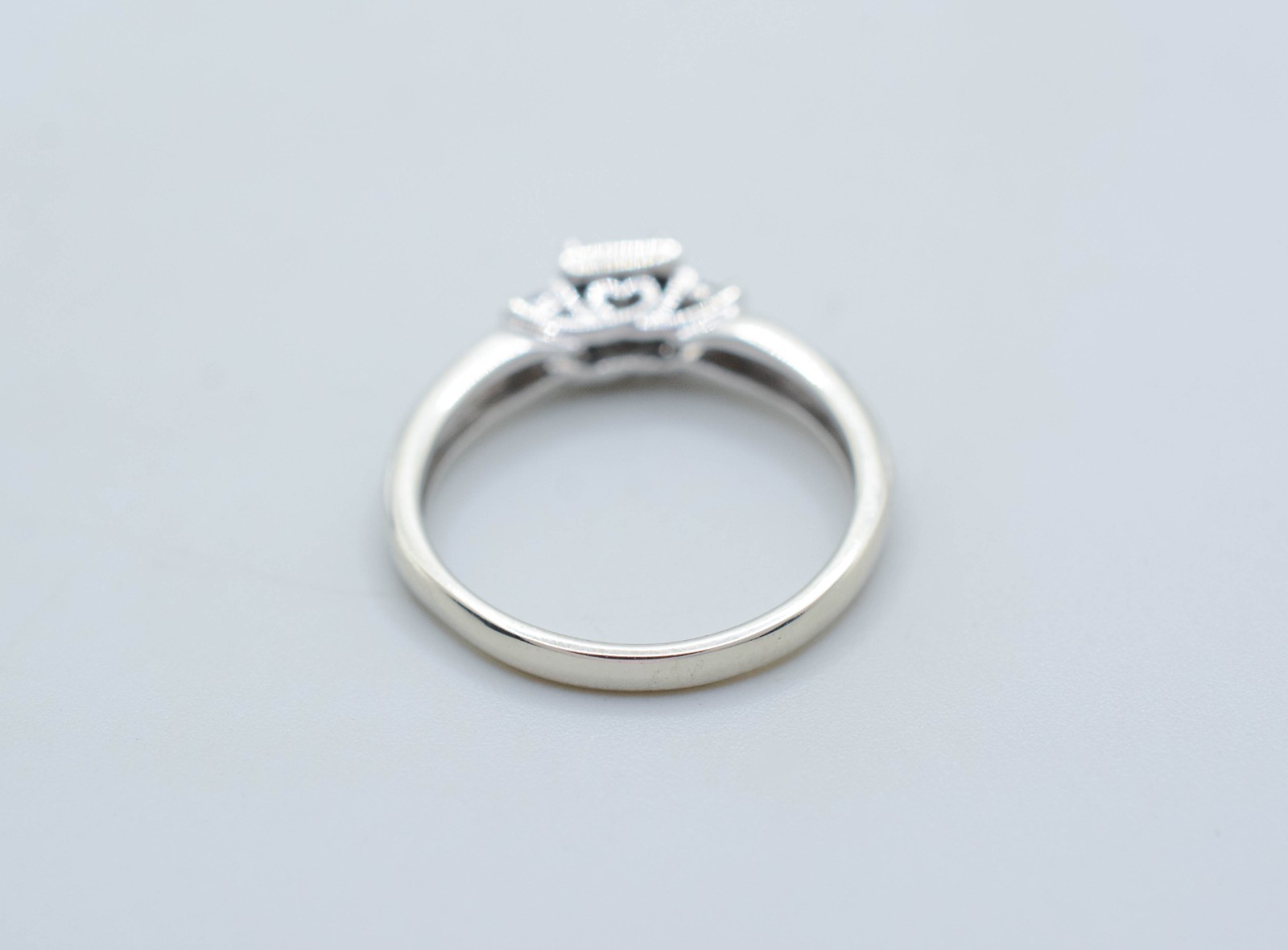 (MA5) Ladies 10K White Gold Diamond Ring .046 ctw 2.4 Grams Size 7.25