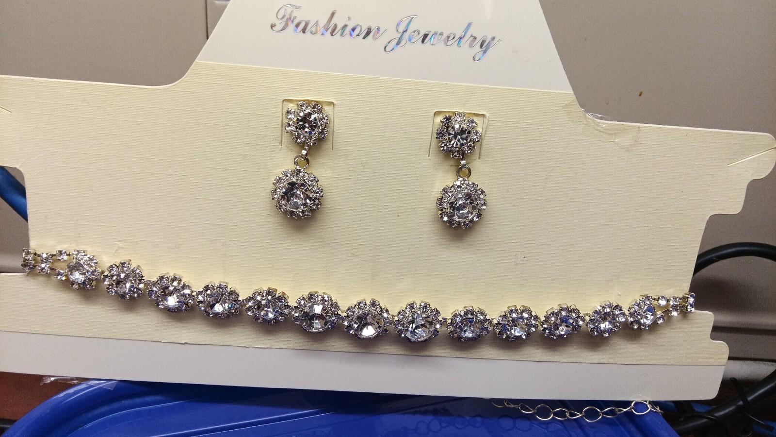 Beautiful Sparkly Rhinestone Necklace & Earring Set