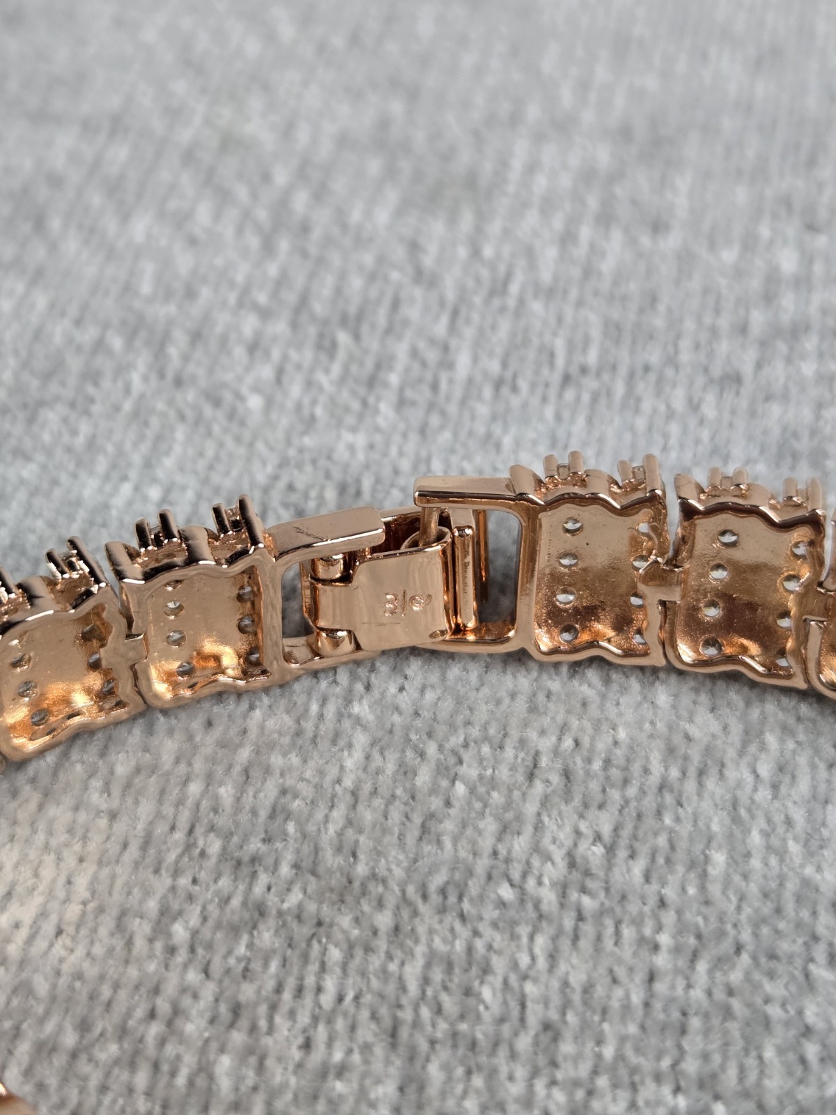 DAN BURY MINT -Shimmering 14kt rose gold-tone, elegant copper-alloy bracelet