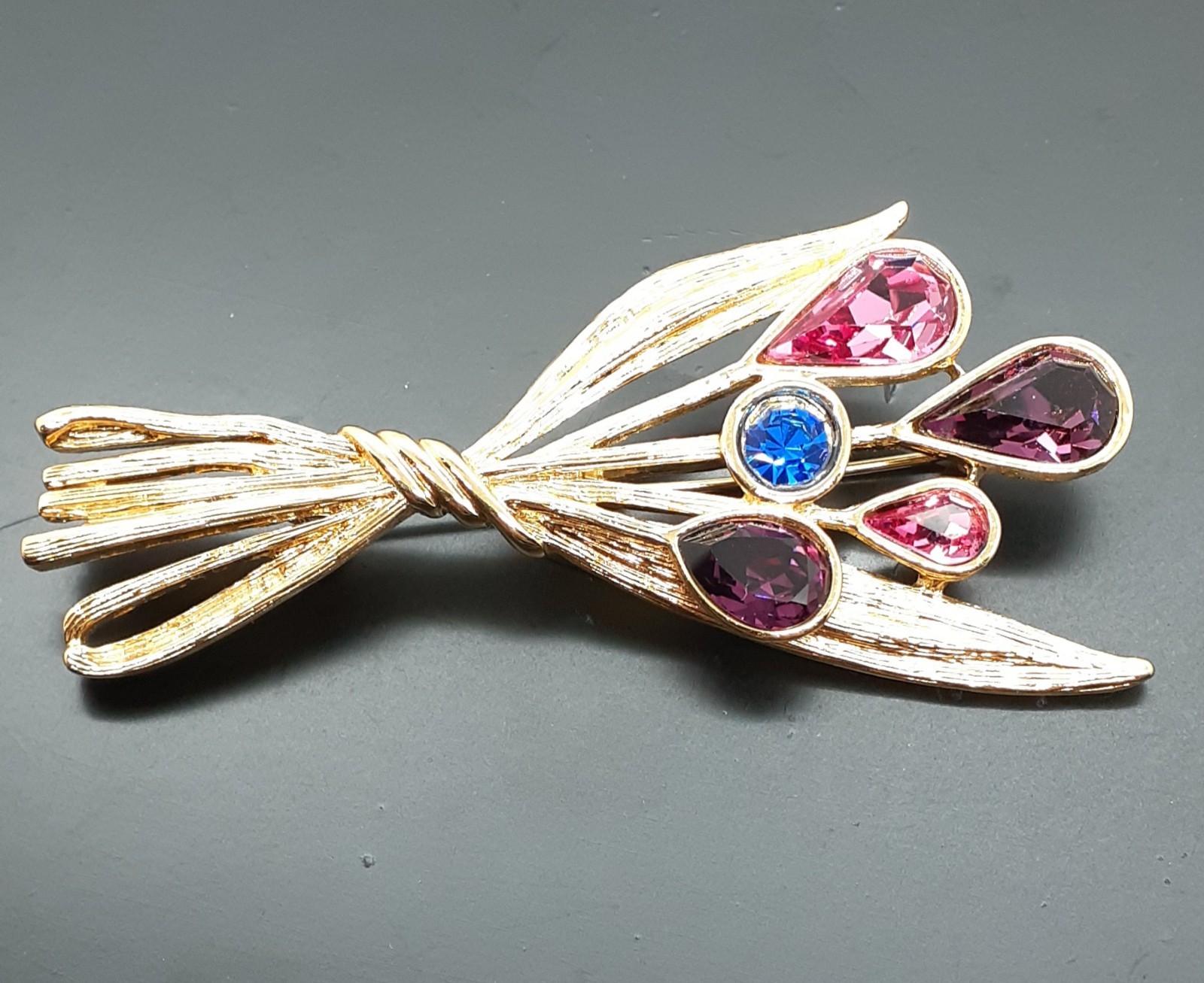 MONET Signed Flower Bouquet 2.75″ Elongated Gold Tone Brooch Pin – Rhinestones