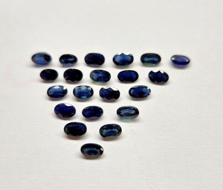 BLUE SAPPHIRES. 5X3MM OVAL SHAPED 21 pcs GENUINE SAPPHIRES. approx 7. cts t.w.
