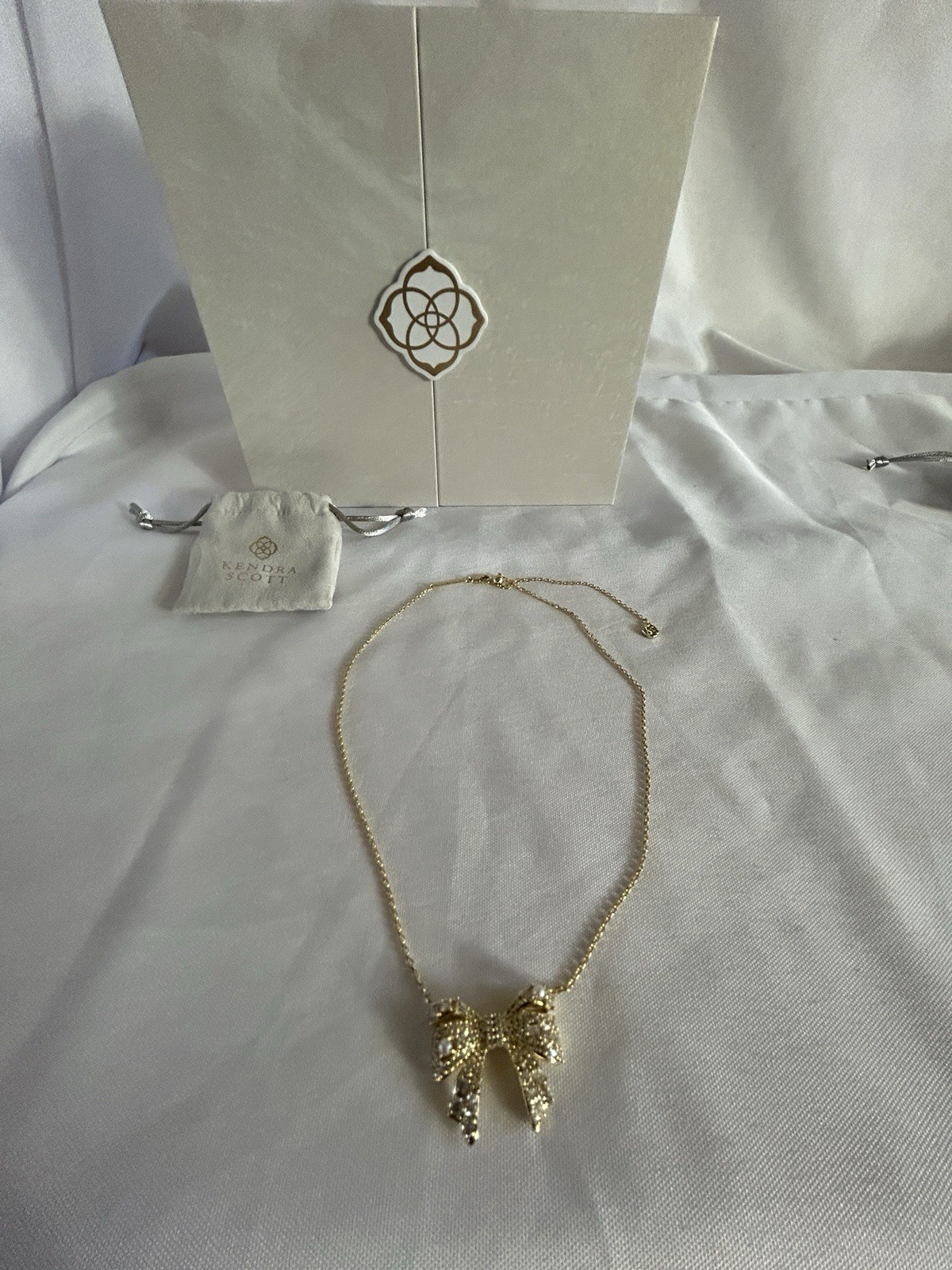 NEW! Kendra Scott Gold Krista Bow Short Pendant Necklace in White Mix Pearl
