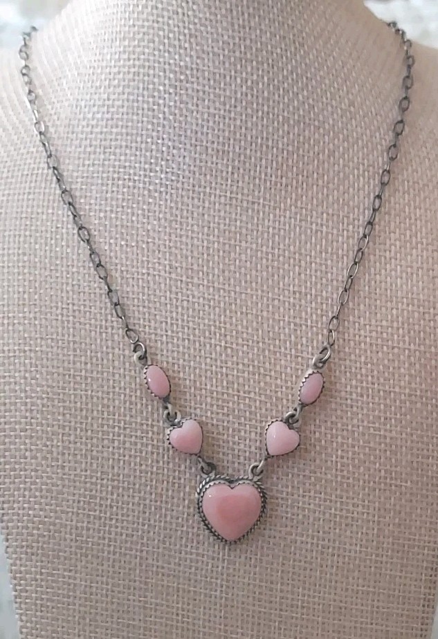 New Sweet Sterling Silver & Natural Pink Conch Heart Necklace