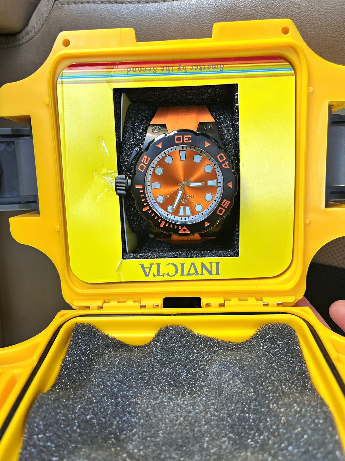 Invicta Pro Diver Men’s Quartz 200m Orange Dial Silicone Strap Black Case Box