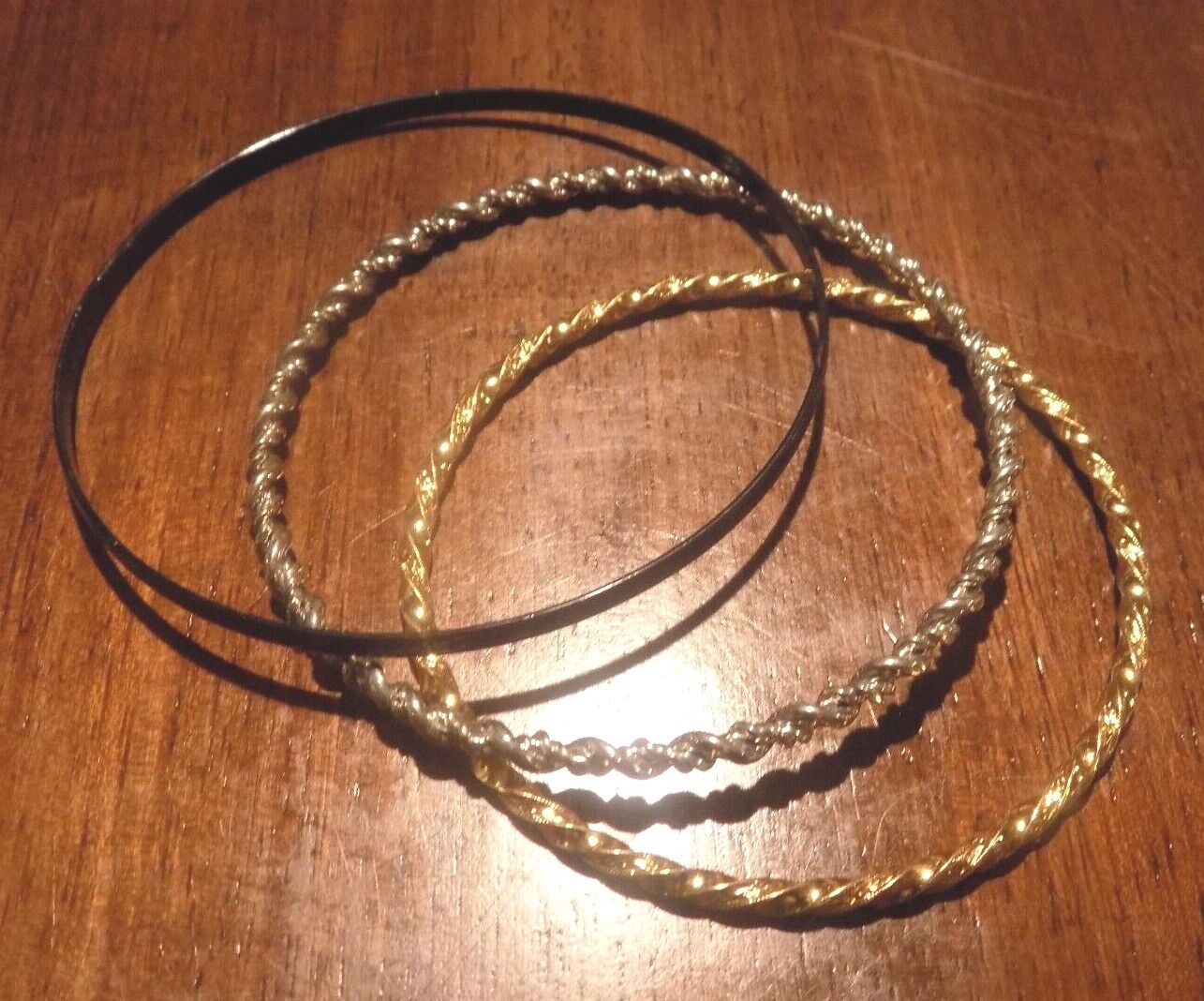 Set of 3 Unbranded gold, silver and black tone Bangle Bracelets (245)