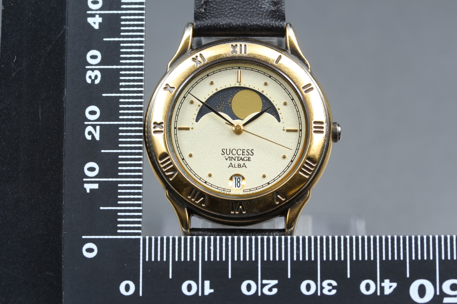 [Near MINT] SEIKO ALBA V338-6A40 Moon Phase 33mm Quartz Men’s Watch From JAPAN