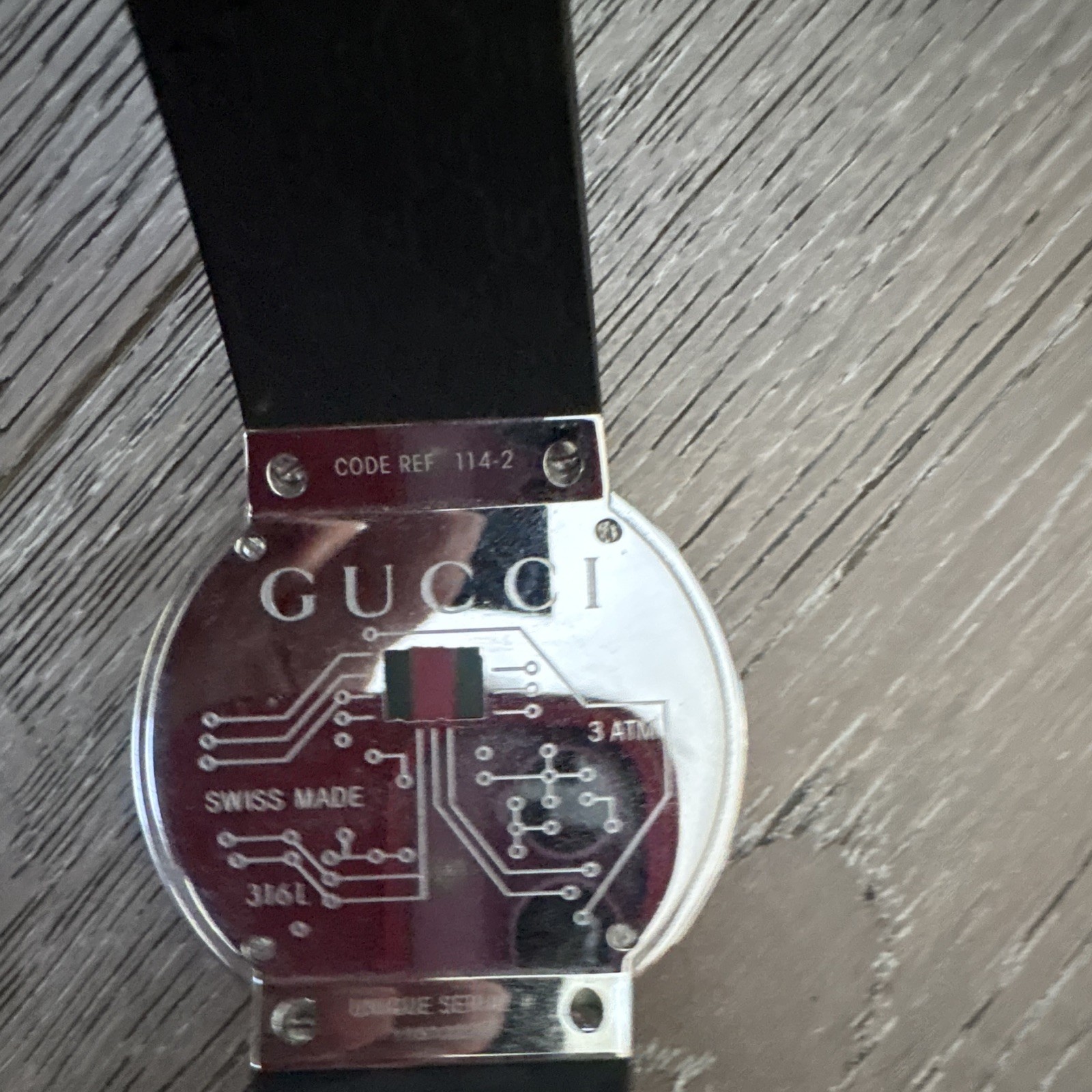 New Authentic Men’s Black I Gucci Ya114202 Swiss watch – Damaged wrist band