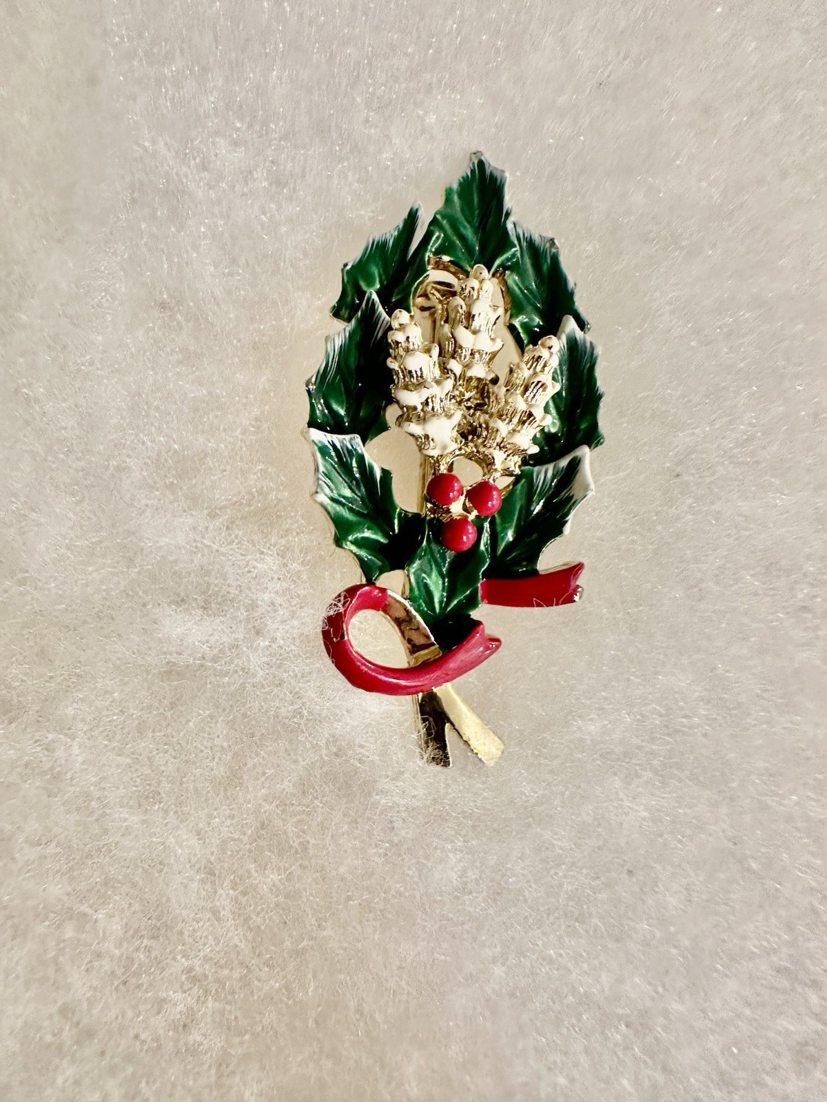 Vintage Signed Gerry’s Gold White Red Green Enamel Christmas Holly Brooch Pin B5