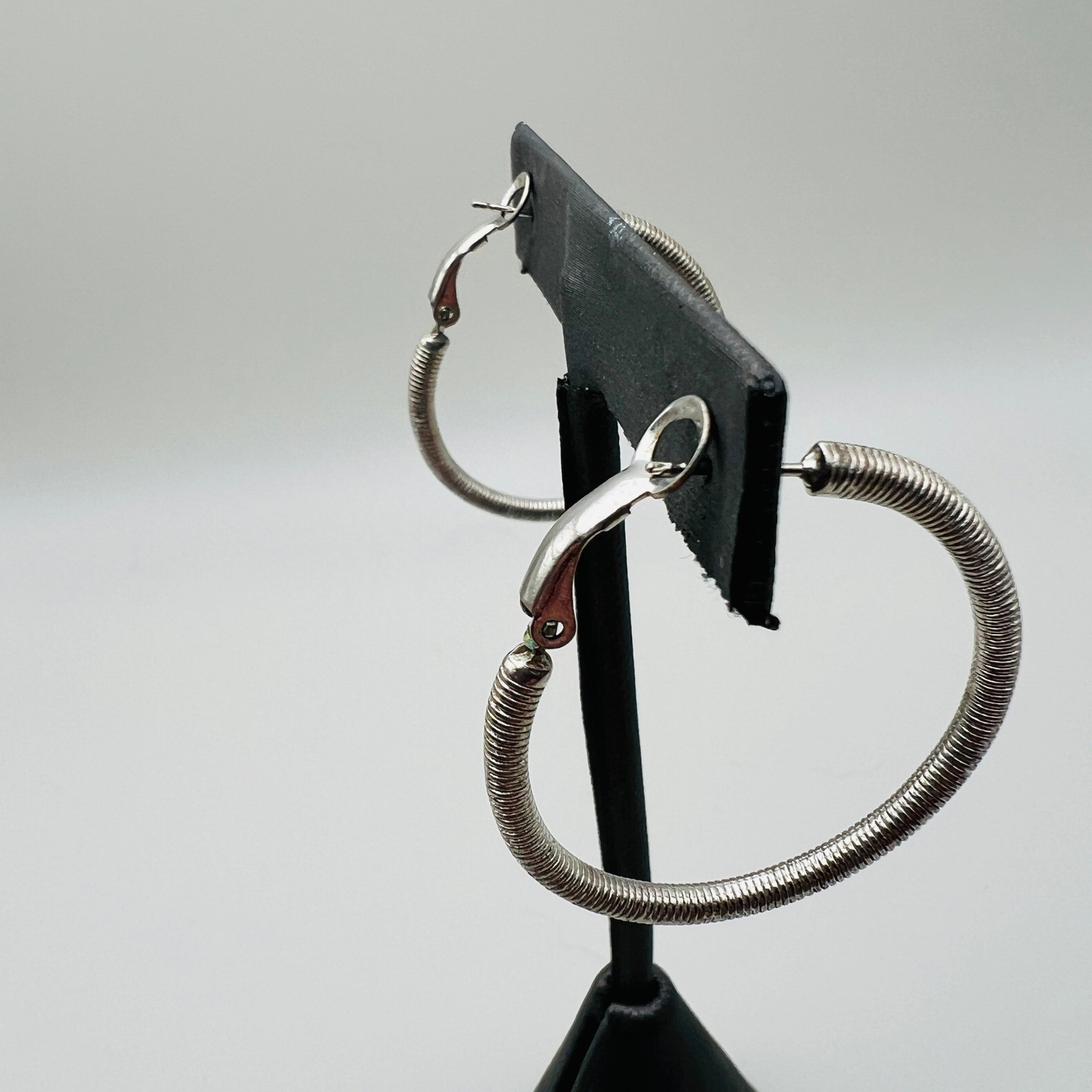 Ribbed Coil Hoop Earrings Medium Silver Tone Latch Back Fashion Jewelry
