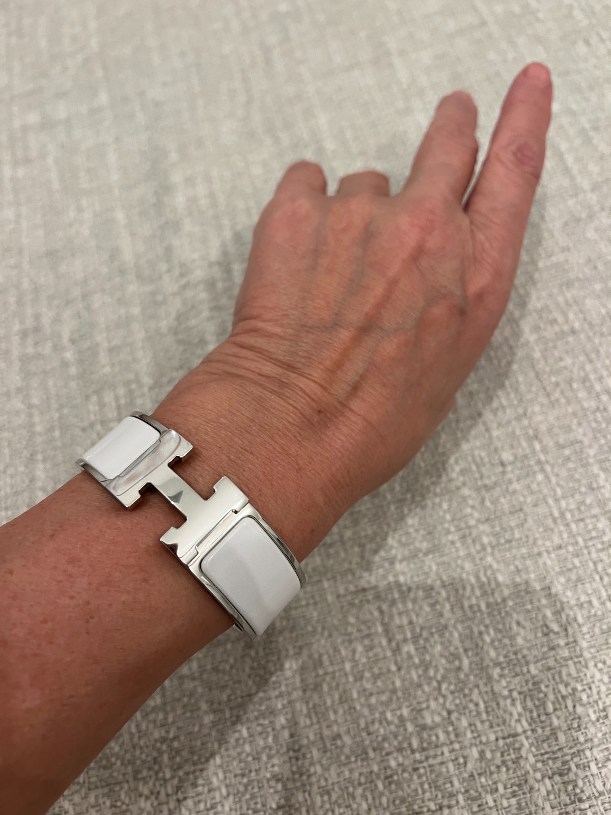 New Authentic HERMES Silver White Enamel Clic Clac H Wide Bracelet Size M/L GM