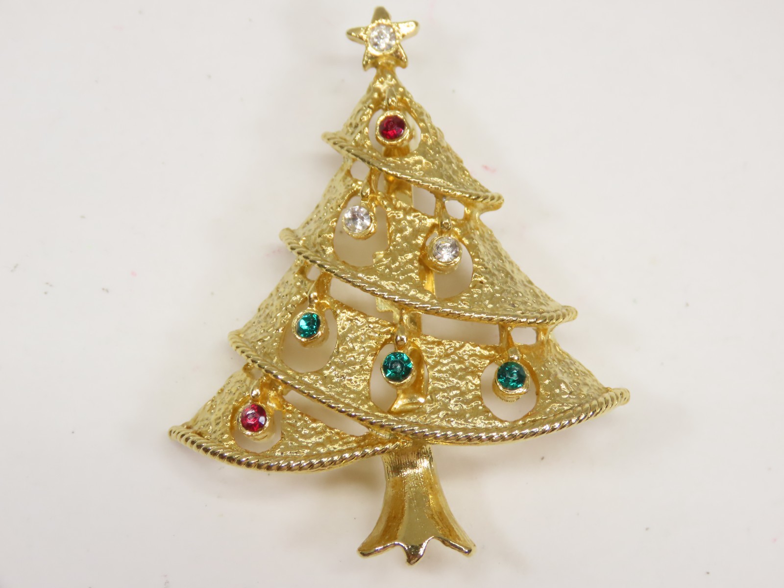 Christmas Tree Brooch Pin Rhinestones Textured Gold Tone Vintage Stunning D2939