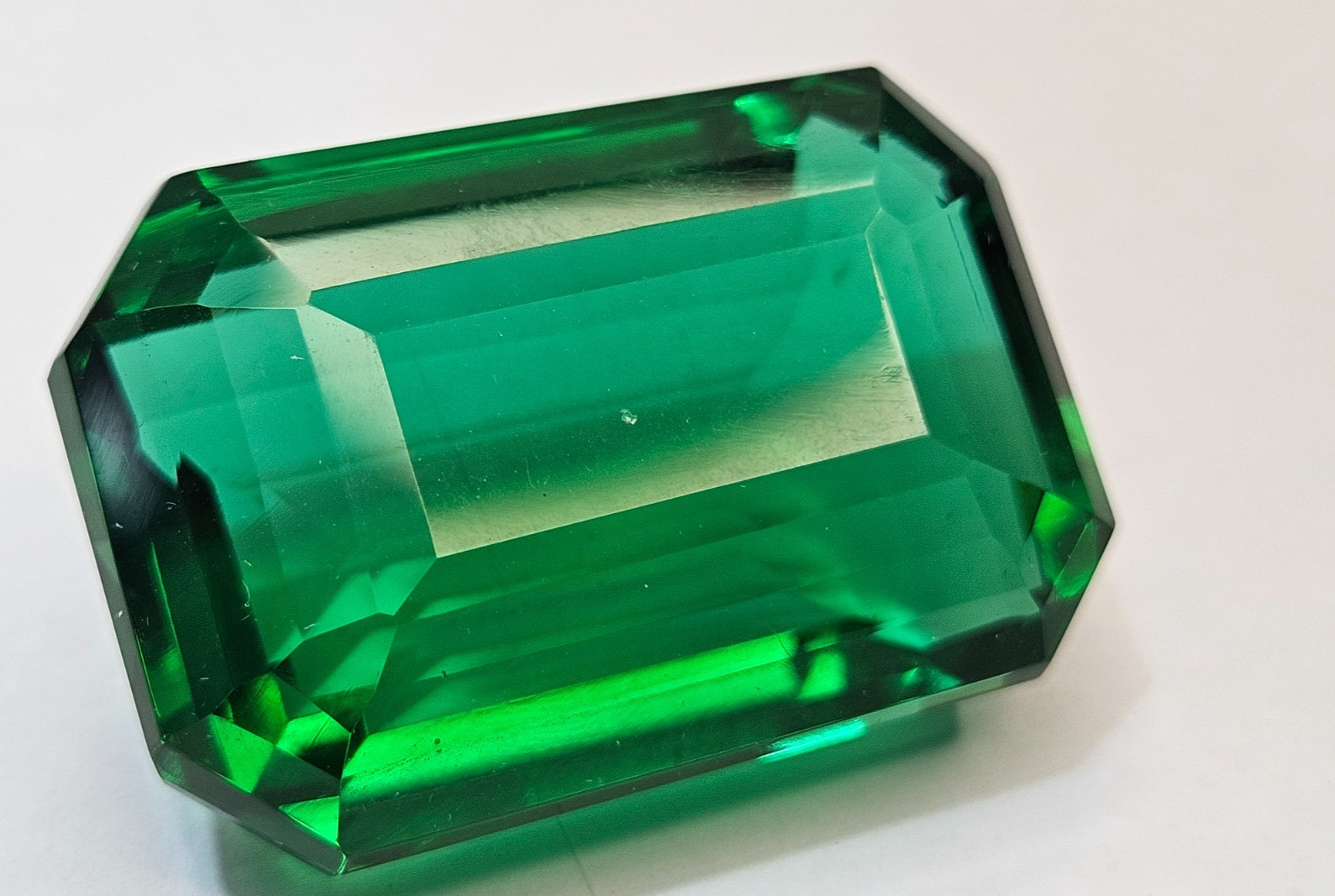 Colombia Green Colour Emerald 126+ Ct Emerald Cut Loose Gemstone