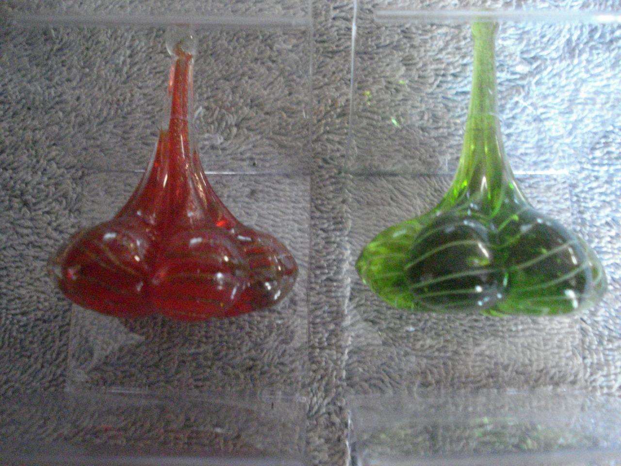 LOT OF 2 NEW ART GLASS RING VALETS(RED w/WHITE SWIRLS & GREEN w/WHITE SWIRLS)