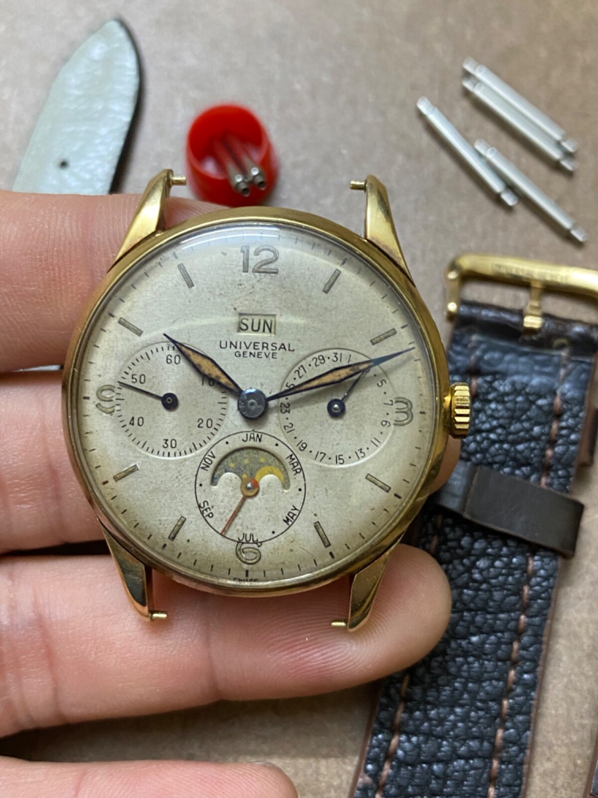 vintage Univeral Geneve Triple date Moonphase Soild gold 14k 51308 291 buckle