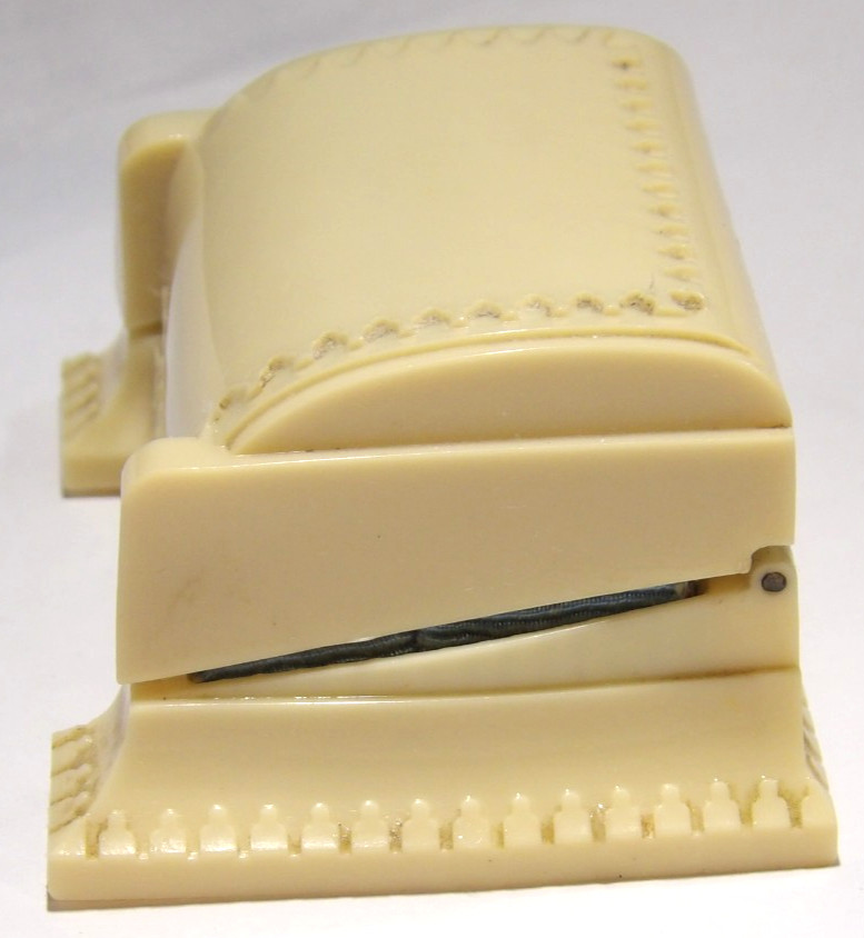 ART DECO WARNER J. C. CO. RING BOX! CELLULOID! CREAM COLOR! BLUE VELVET LINING!