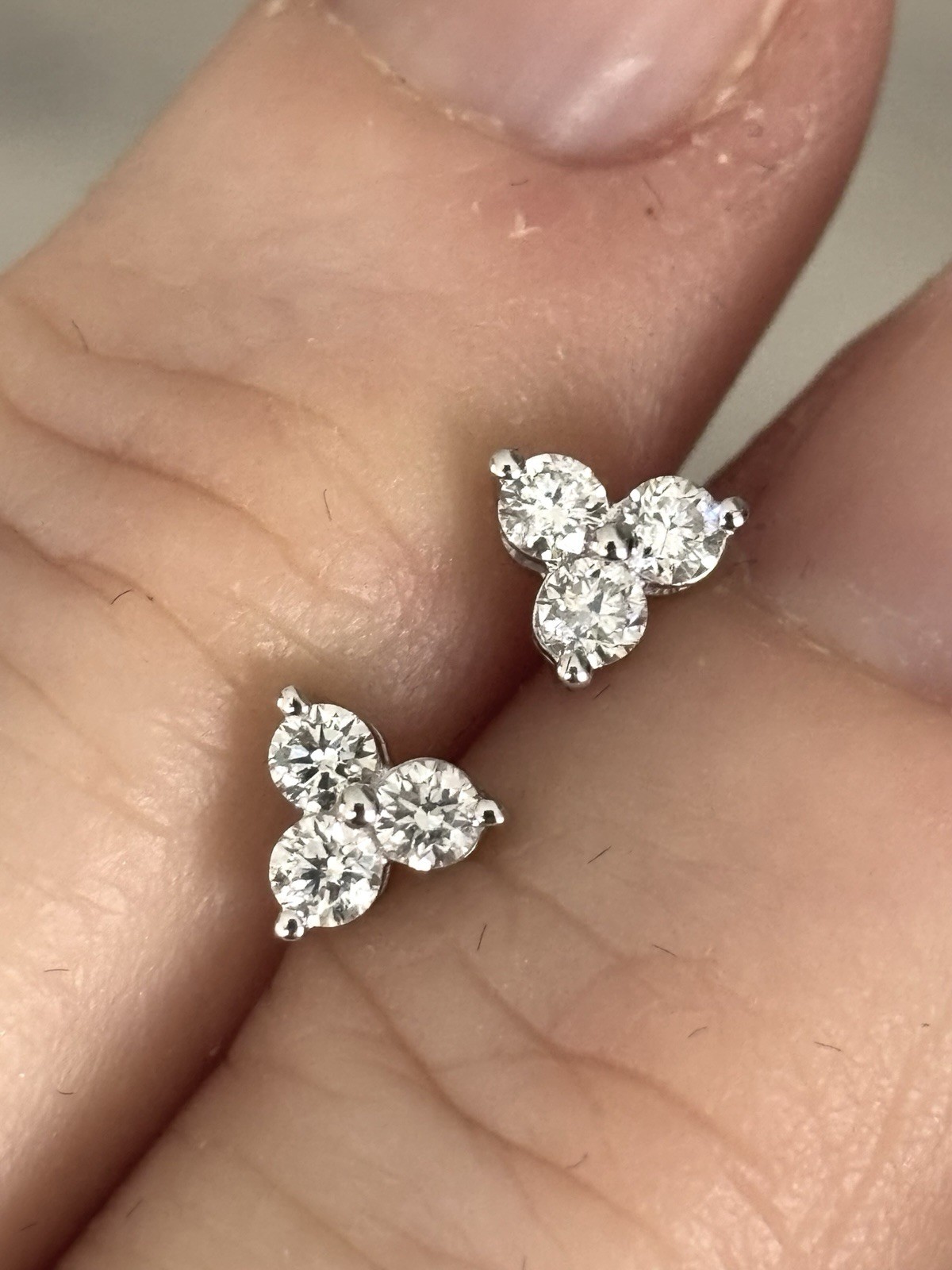 $450 IGI Certified NWT 14K White Gold .30Ct Round 3 Stone Clover Diamond Earring