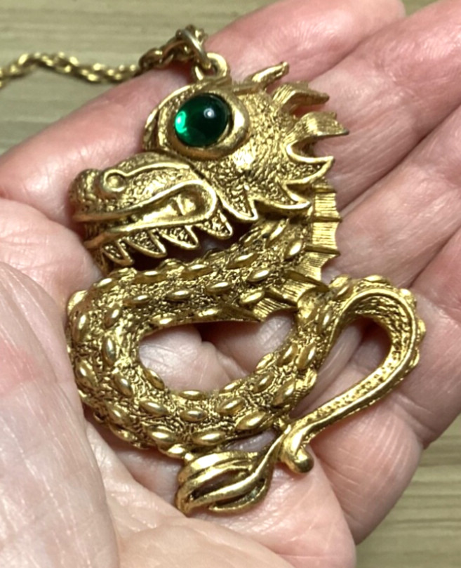 VINTAGE NOT SIGNED DRAGON NECKLACE PENDANT GOLD TONE 25 INCHES LONG
