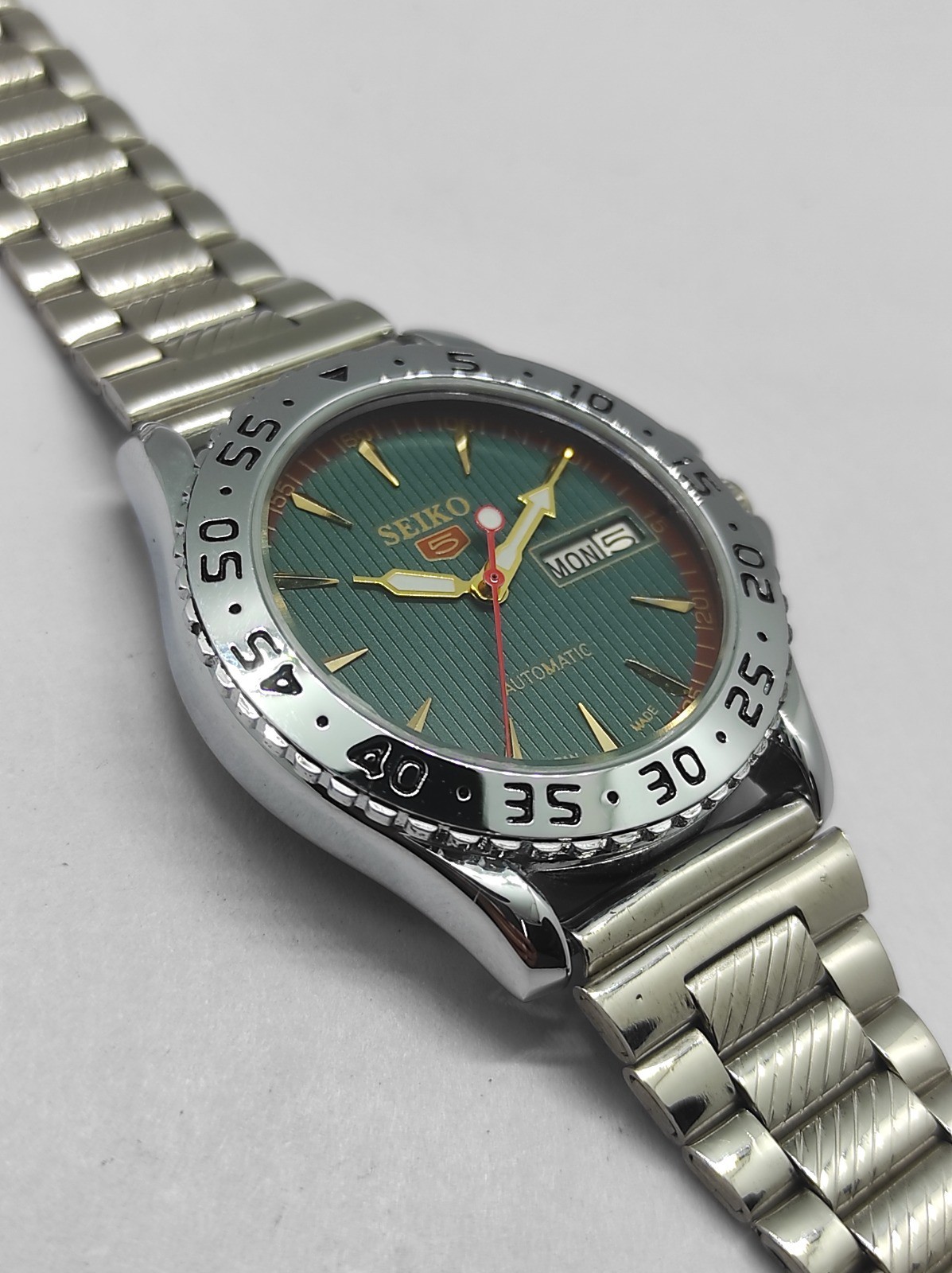 Vintage Refurbished Seiko Automatic Transparent GreenD/D Men’s WristWatch 38MM