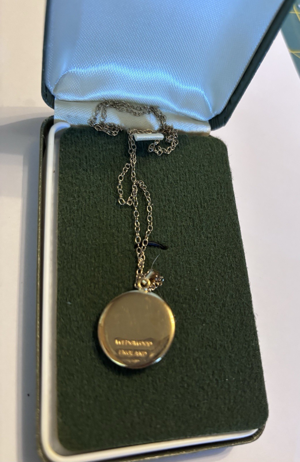 Wedgwood Jasper-ware Sage Cameo Pendant Necklace Green/White Oval Signed In Box