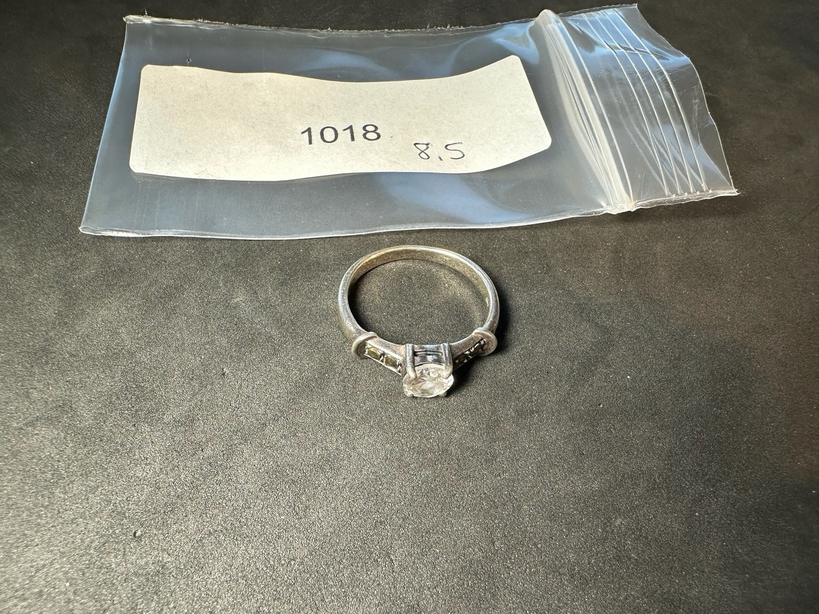 3.04g Vintage Sterling Silver 925 Ring Clear Round Side Accents M Size 8.5