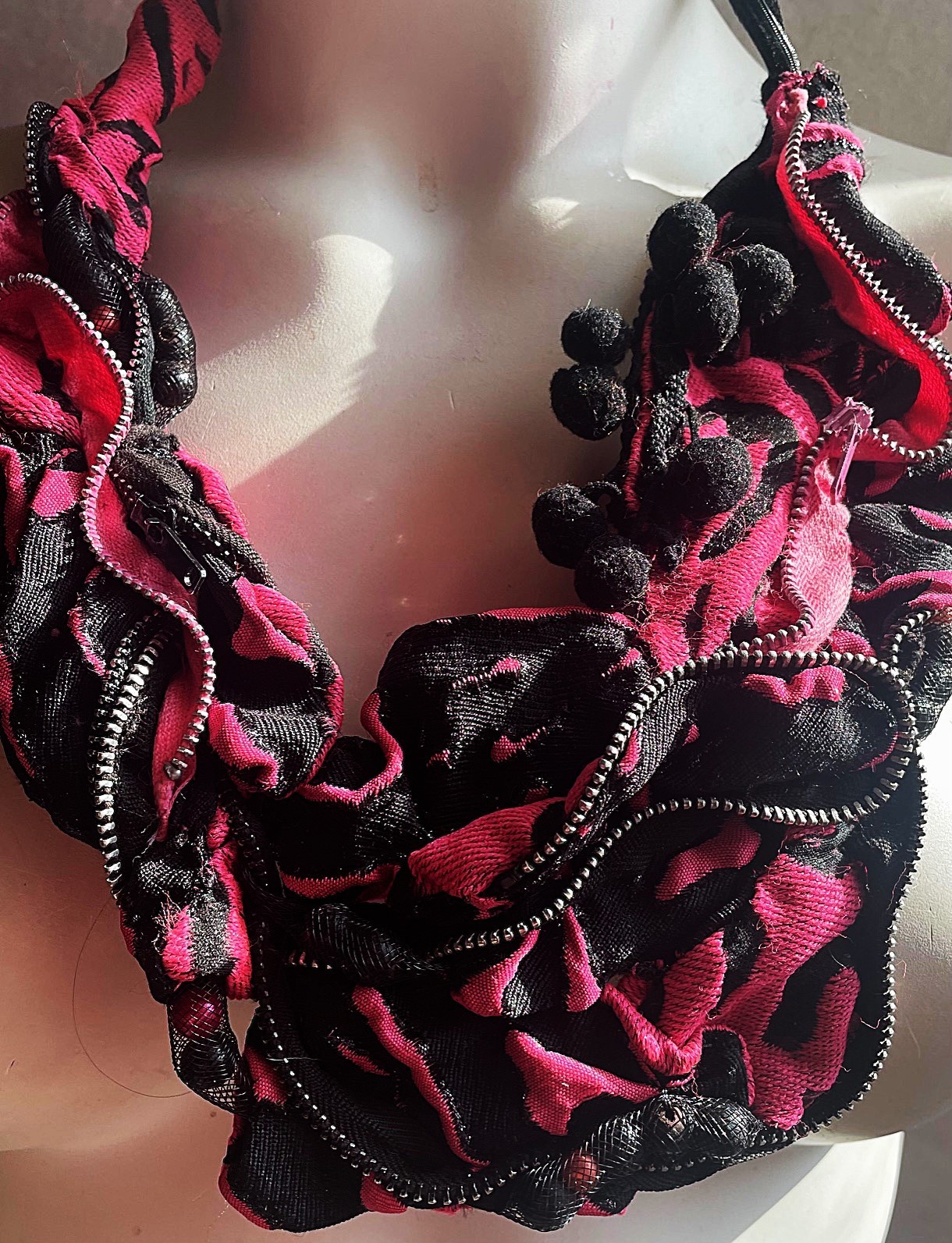 Nita Angeletti OOAK Art To Wear PRISM ZIPPER Statement Necklace BLACK & HOT PINK