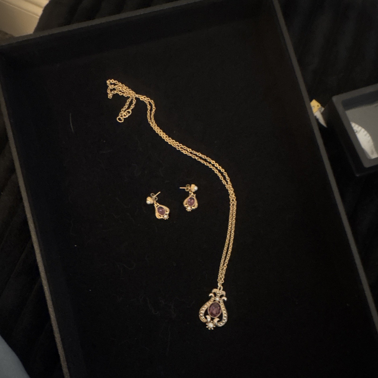 Avon Signed Gold Tone Oval Purple Stone Faux Pearl Jewelry Set Necklace Earrings