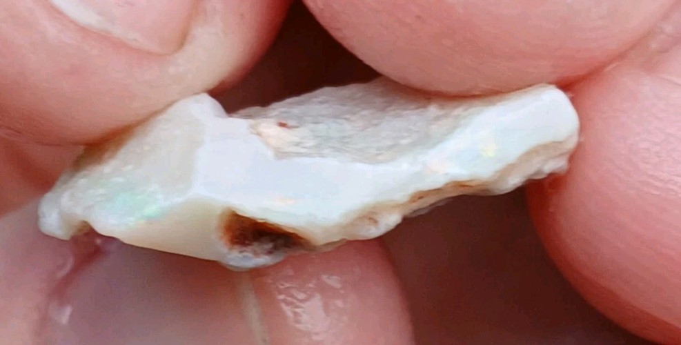 Australia Opal Mintabie Chips R802 5 Carat Faint Pink, Green Low Grade