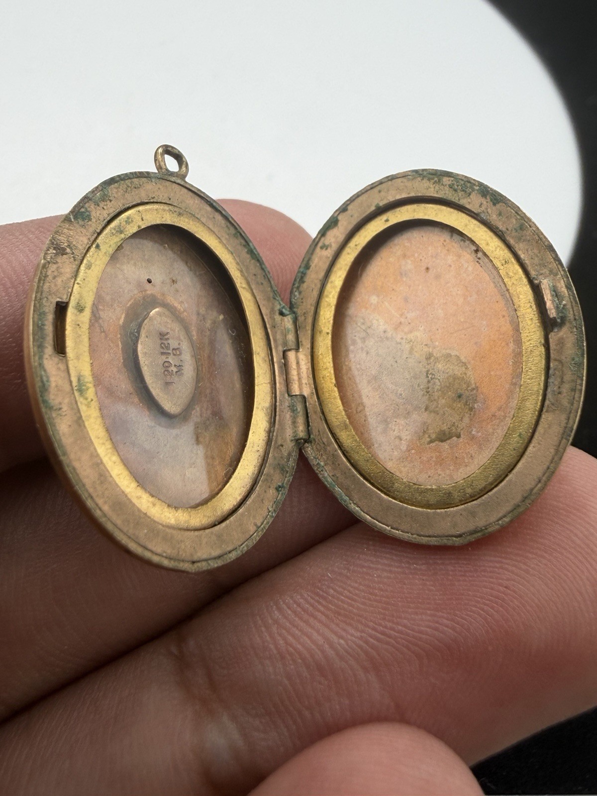 Vintage 1/20th 12k Gold Filled Bird With Nest Oval Locket Stamped MB