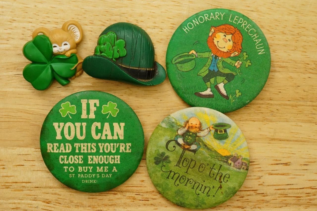 Vintage Lot Pinback Buttons St Patricks Day Hallmark Holiday Irish Shamrocks