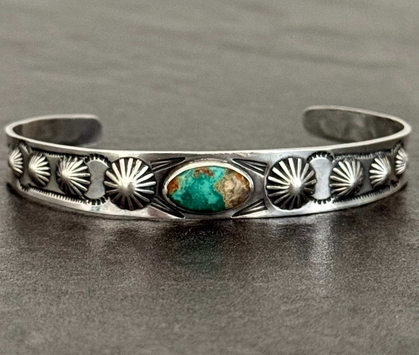 Vintage FRED HARVEY ERA Navajo Turquoise FLUTED BUTTONS Silver Bracelet 6.5in