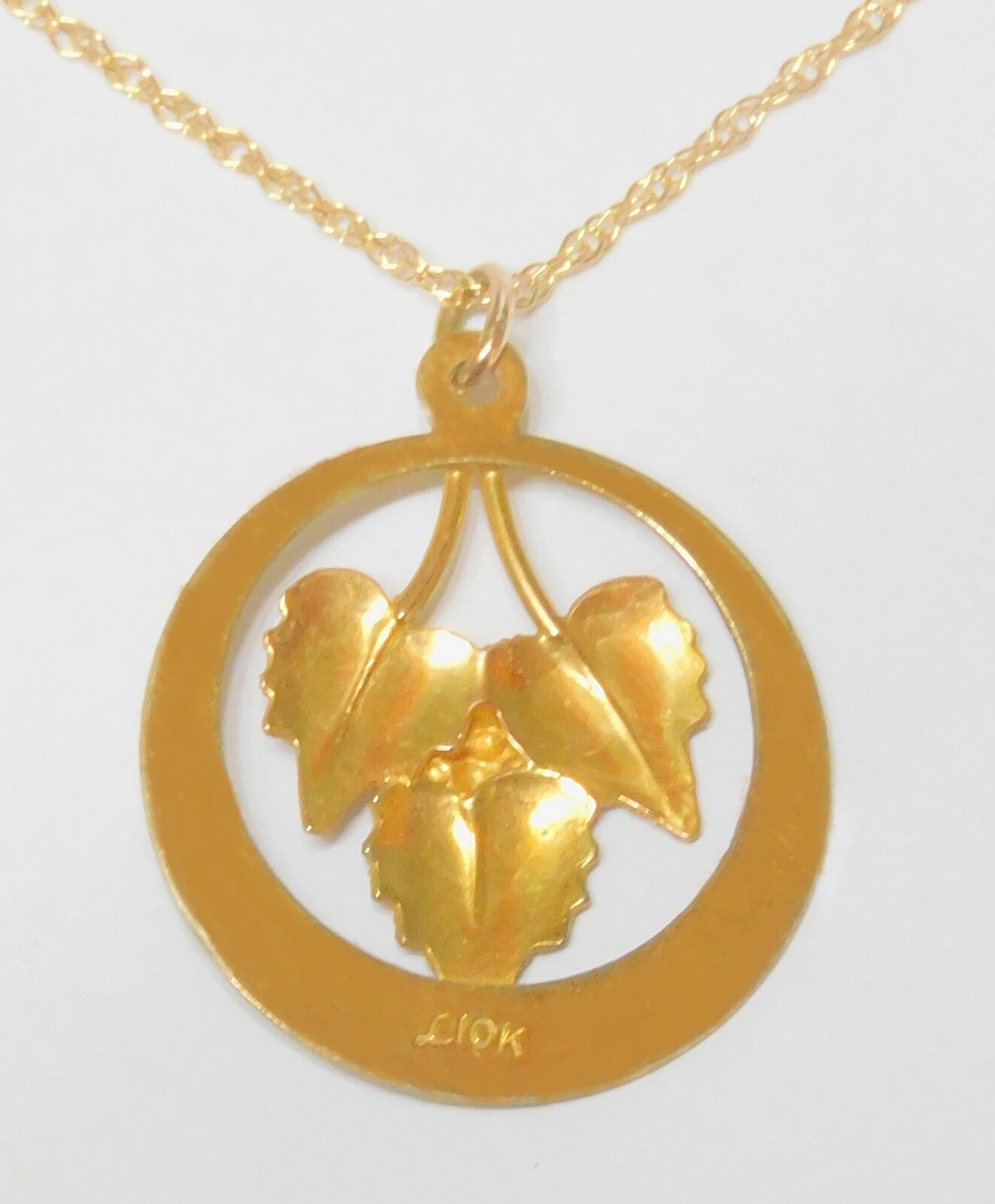 Black Hills Gold 10k Heart Shaped Leaves Pendant Necklace